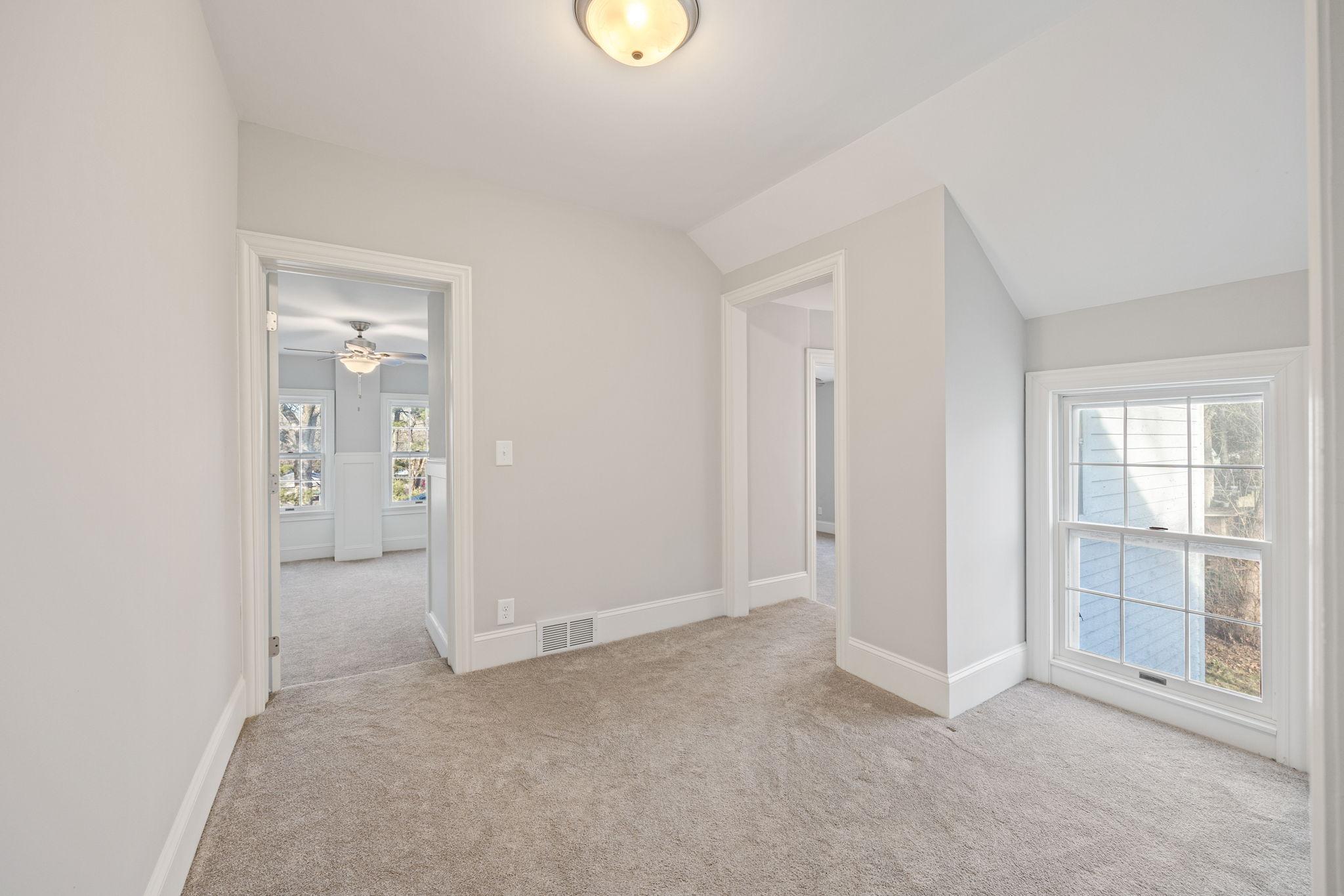 712 Anderson Street W