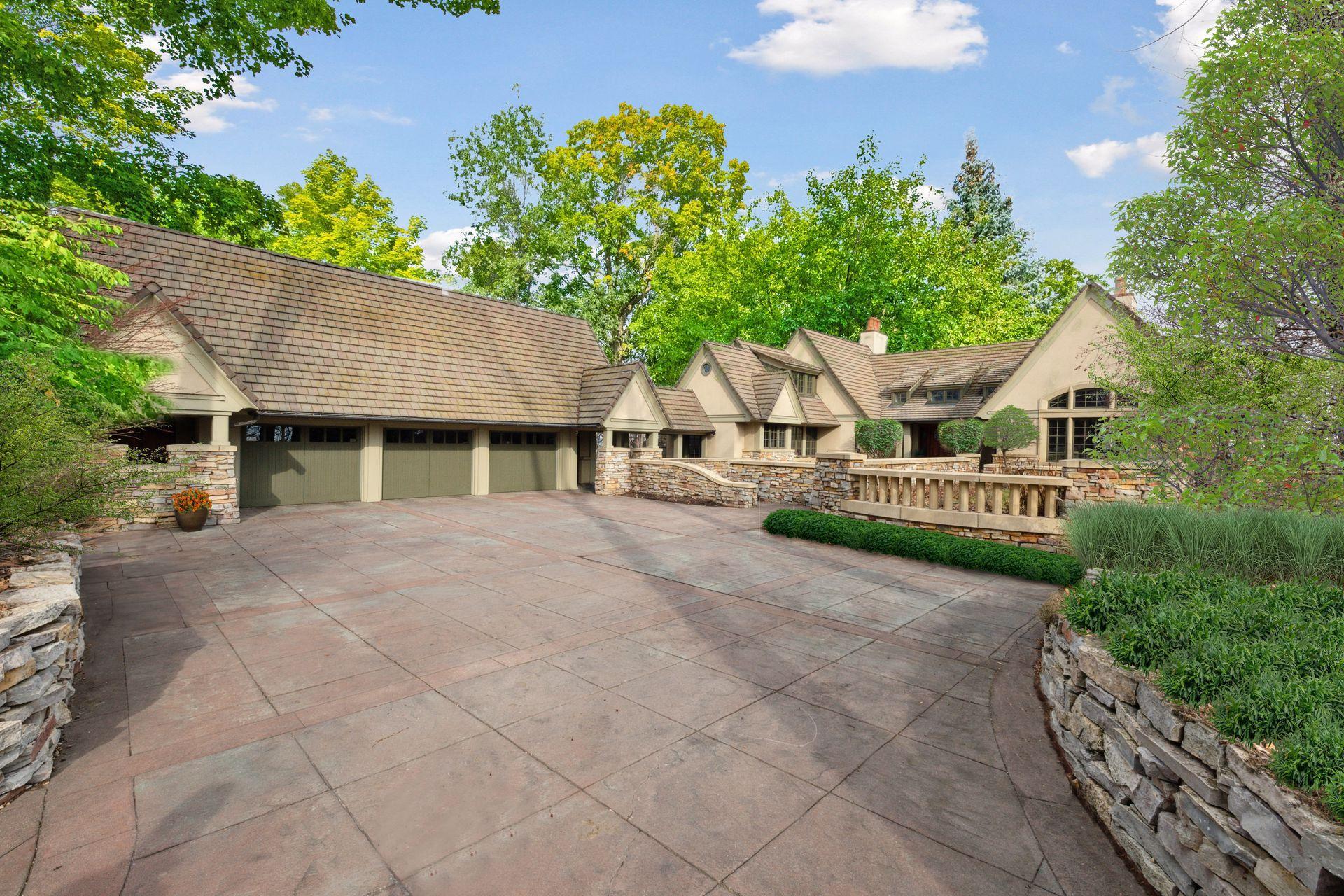 5860 Maple Forest