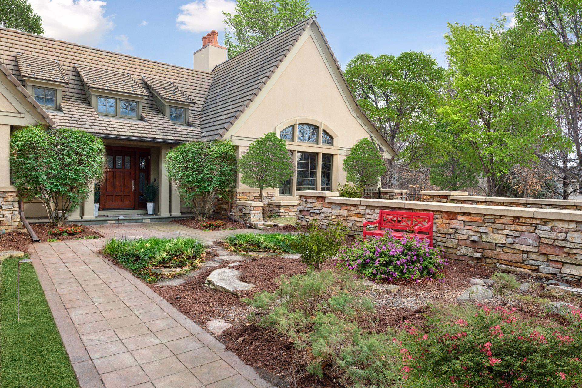 5860 Maple Forest