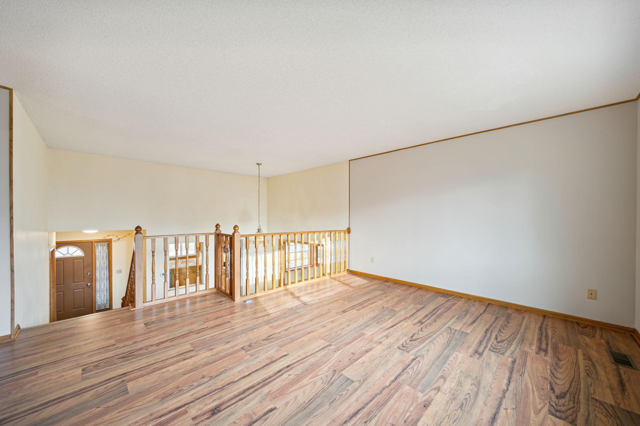 16367 Goodview Trail