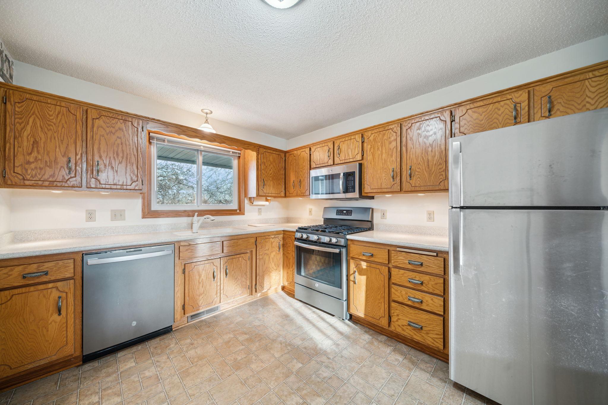 16367 Goodview Trail