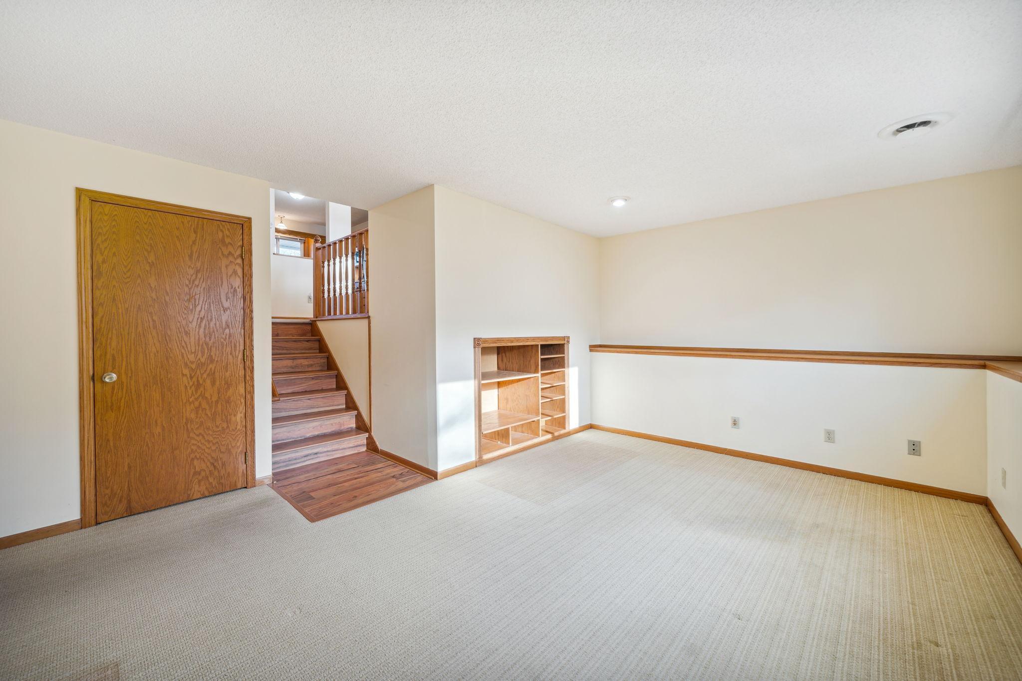 16367 Goodview Trail