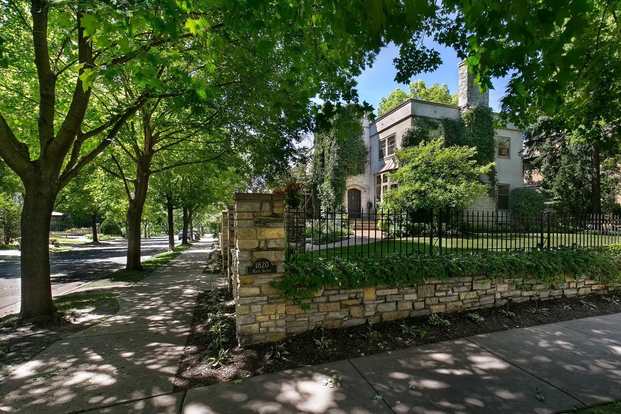 1820 Knox Avenue S