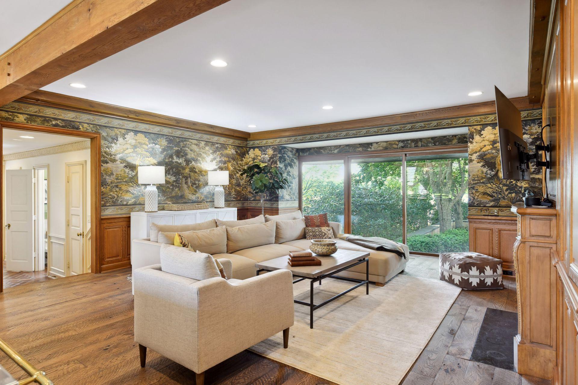 1482 Hunter Drive