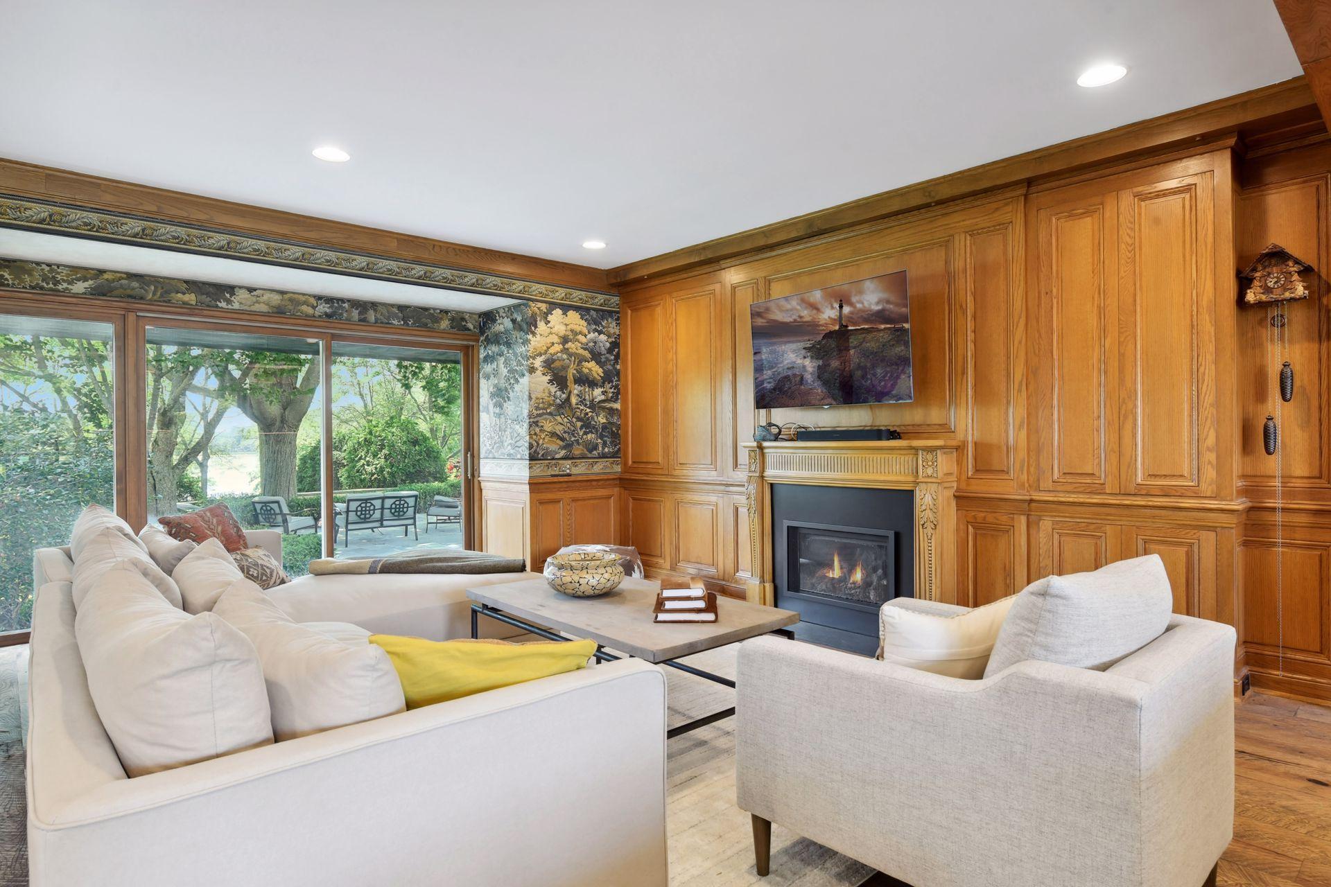 1482 Hunter Drive
