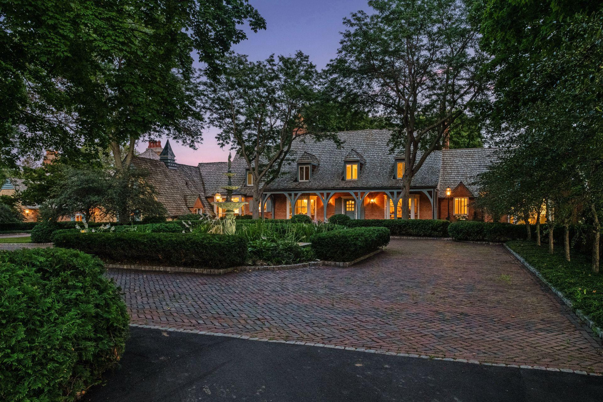 1482 Hunter Drive