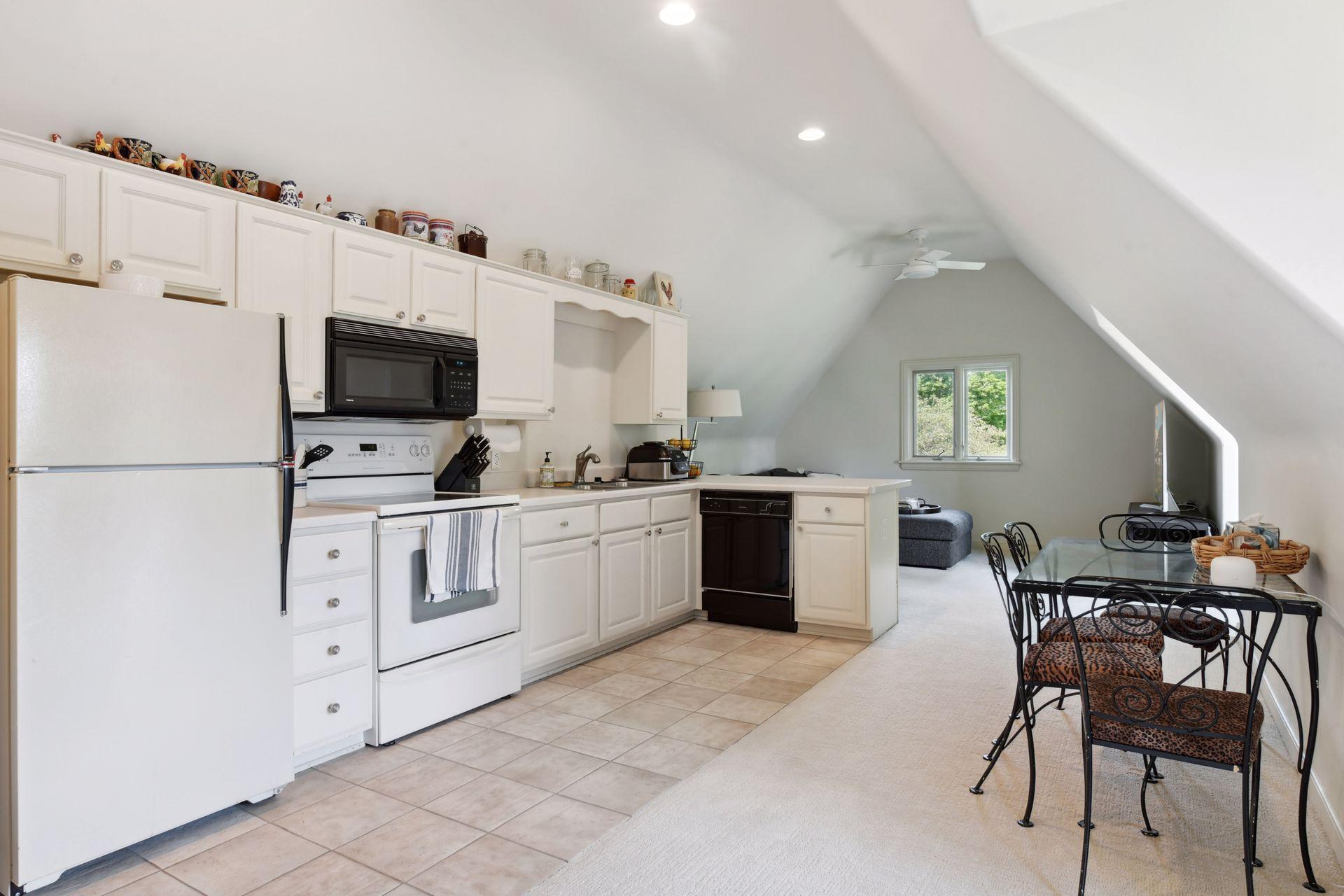 1482 Hunter Drive