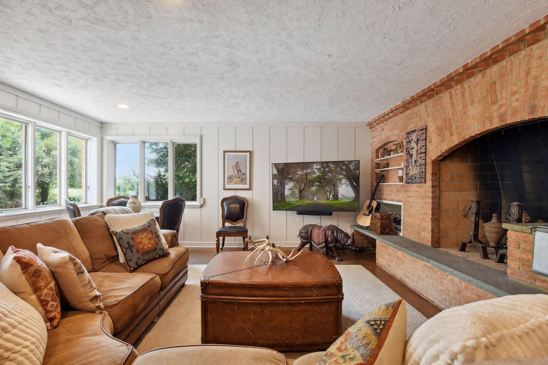 1482 Hunter Drive