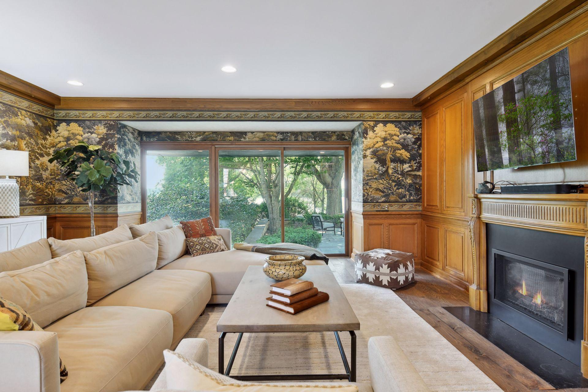 1482 Hunter Drive