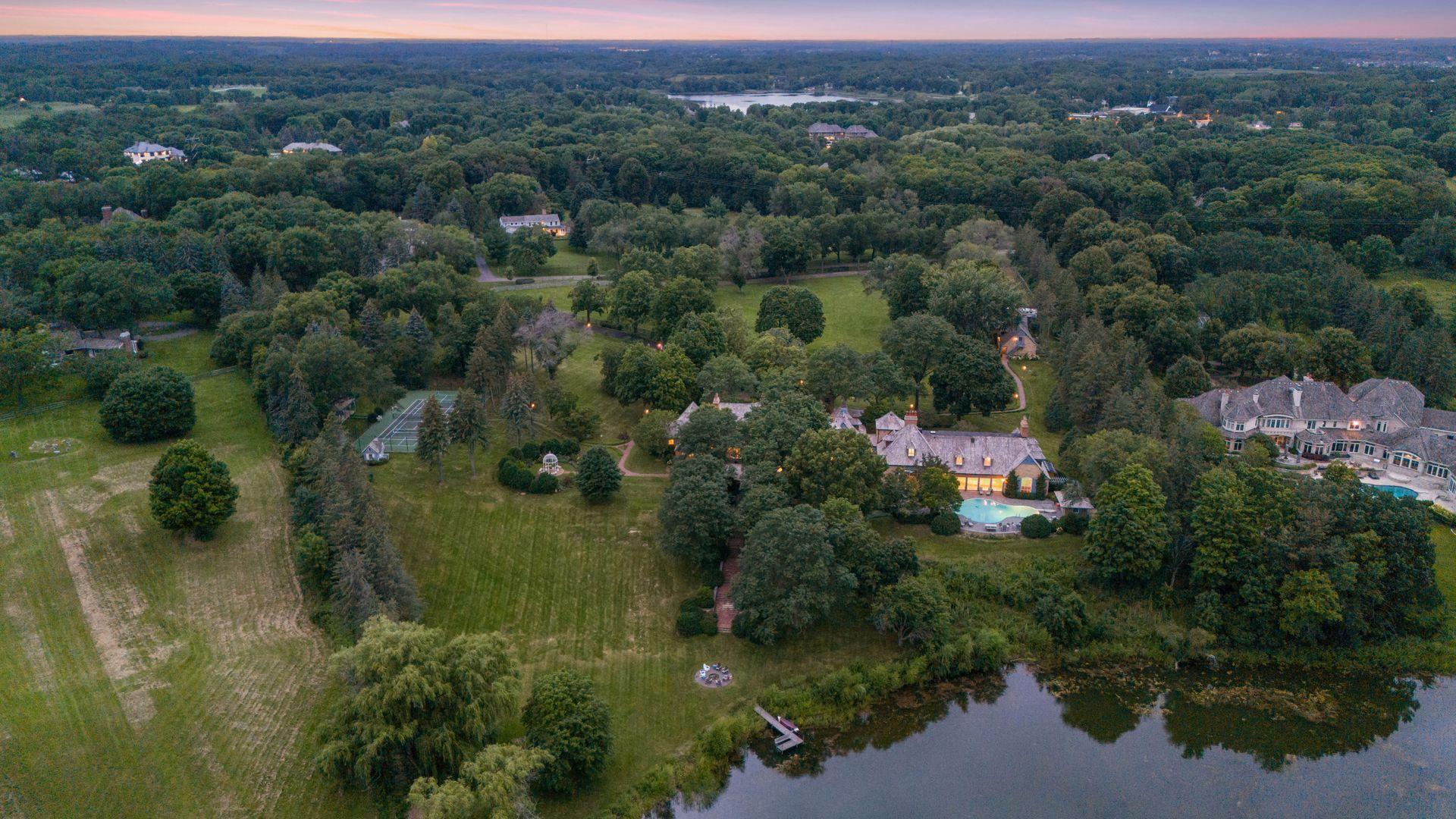 1482 Hunter Drive