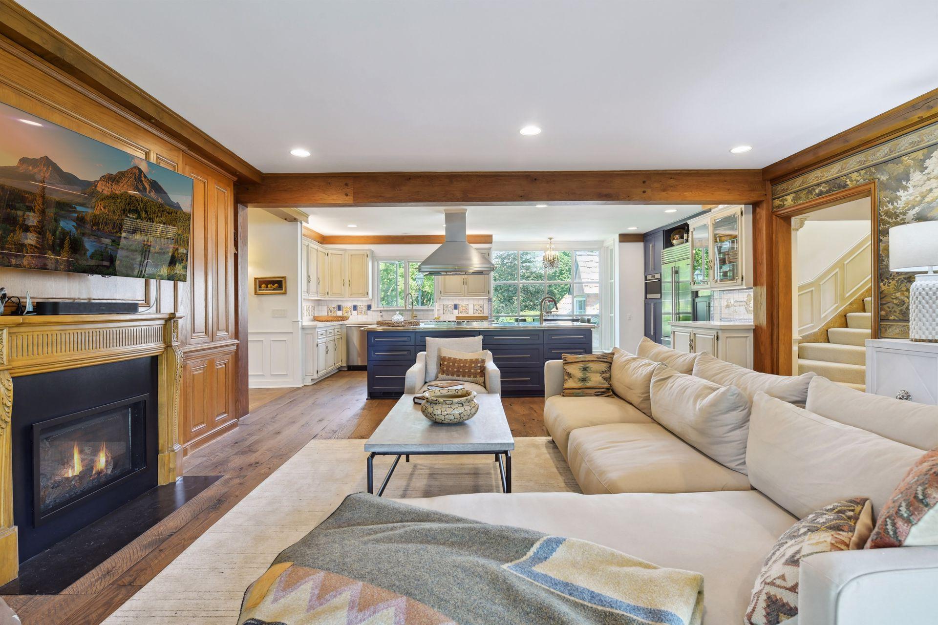 1482 Hunter Drive