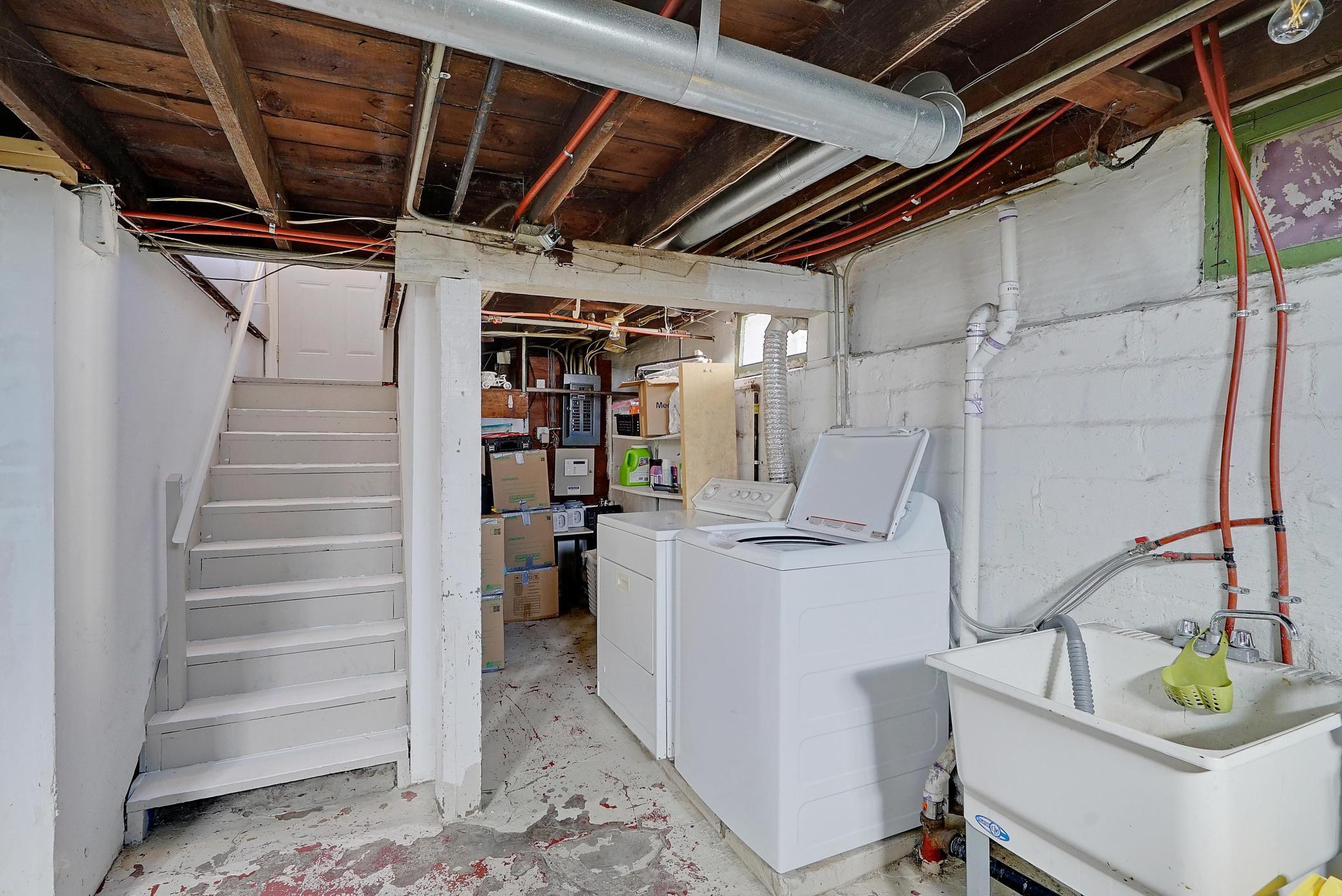 3123 Irving Avenue N