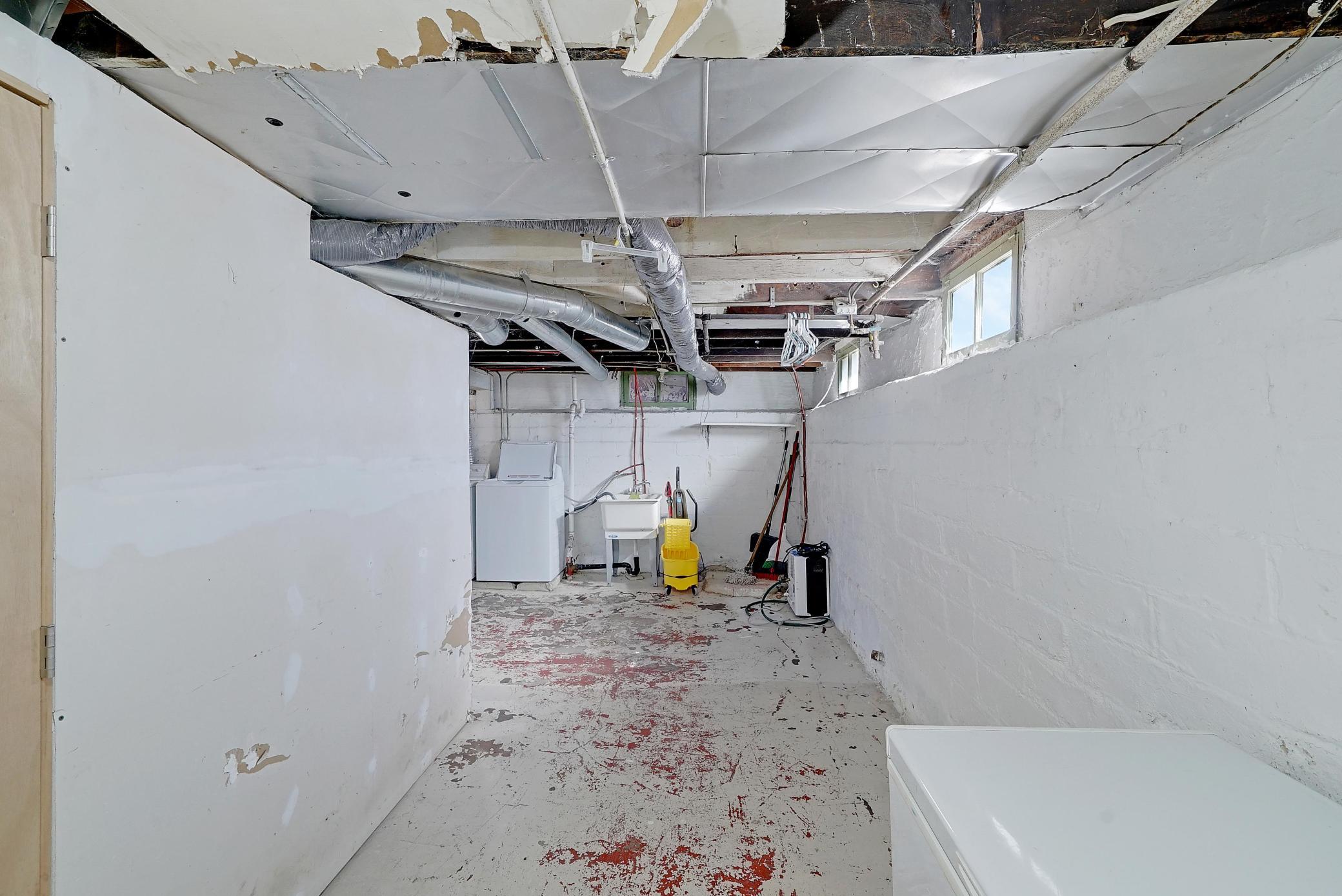 3123 Irving Avenue N