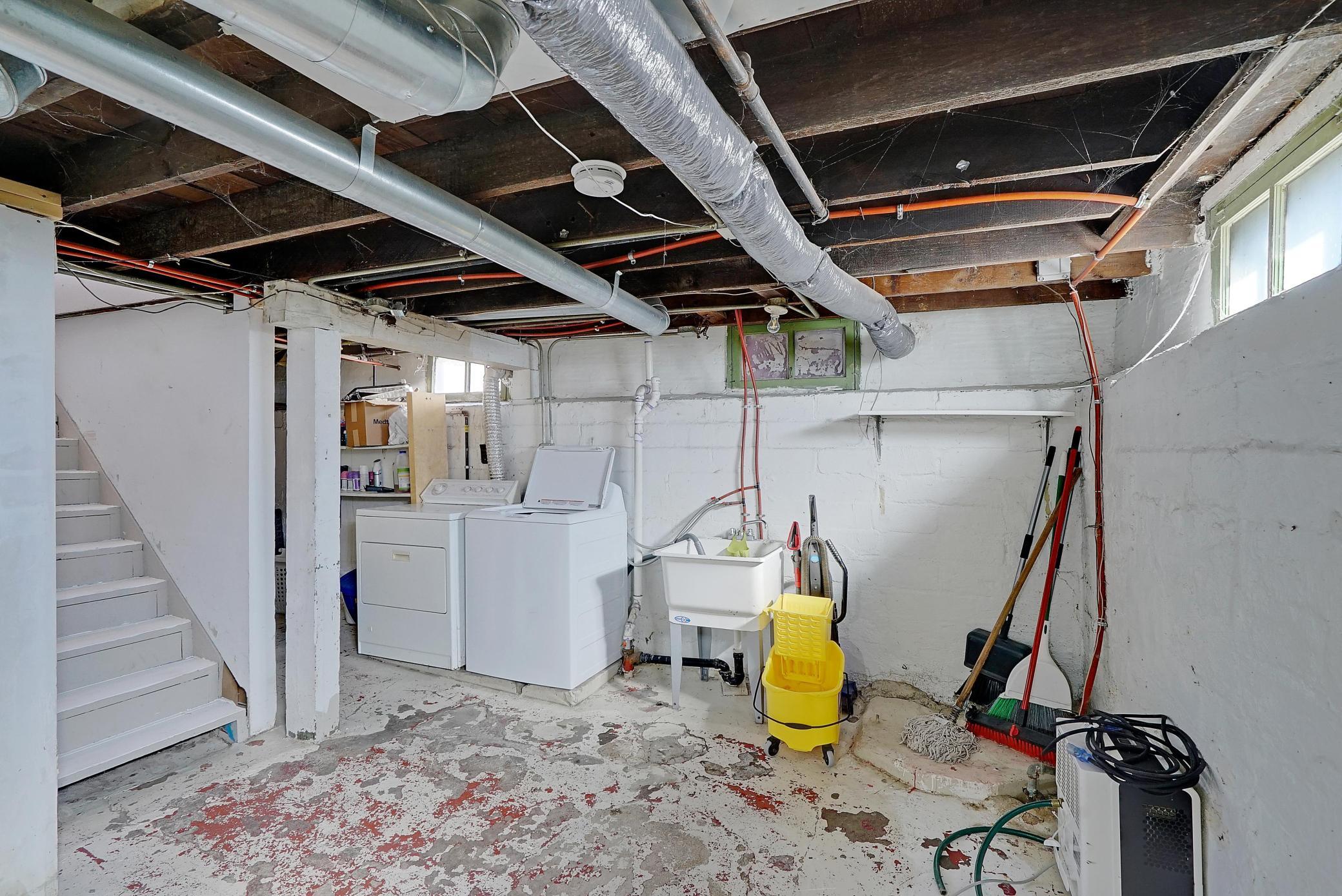 3123 Irving Avenue N