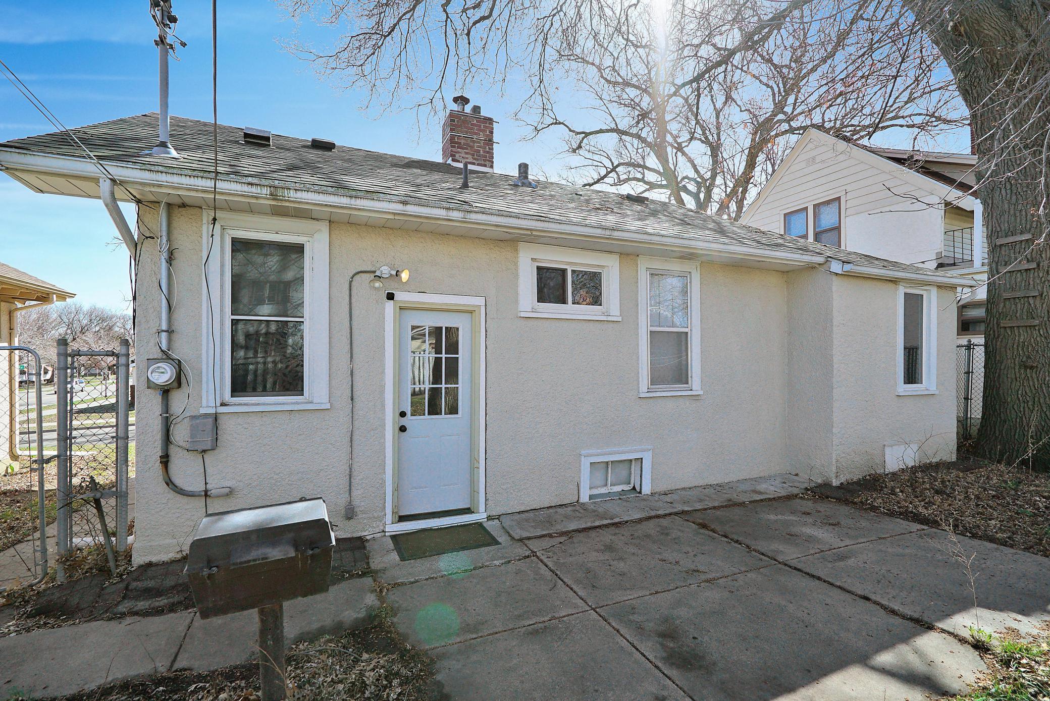 3123 Irving Avenue N