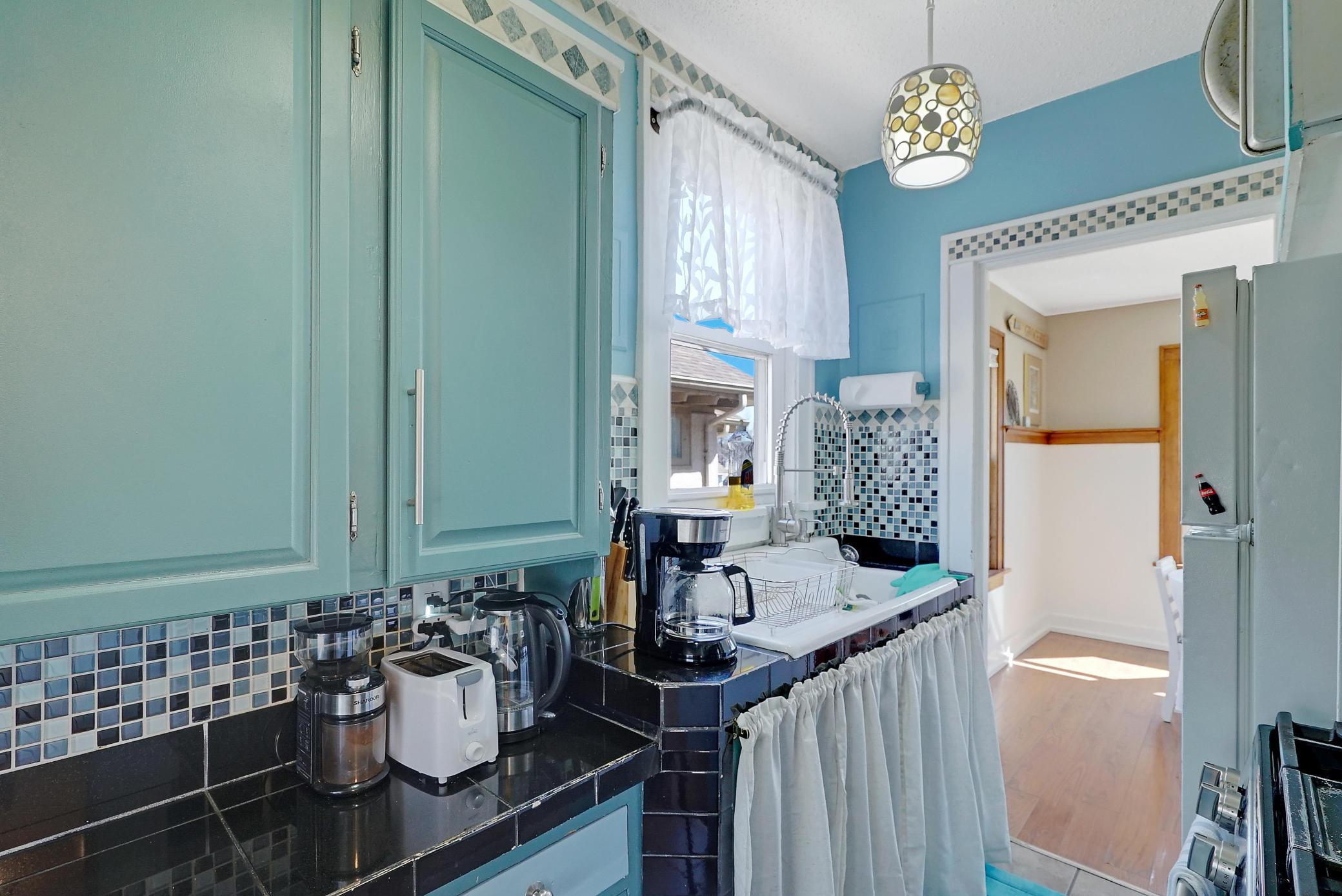 3123 Irving Avenue N