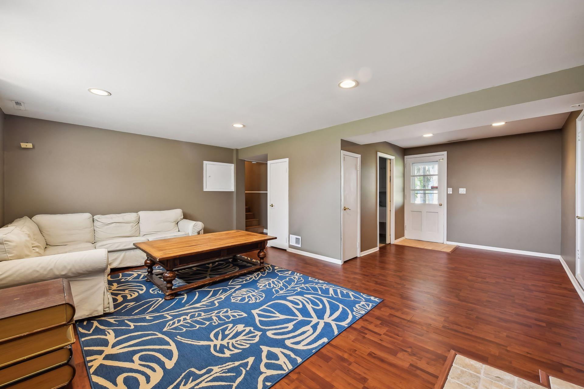 20 Interlachen Lane