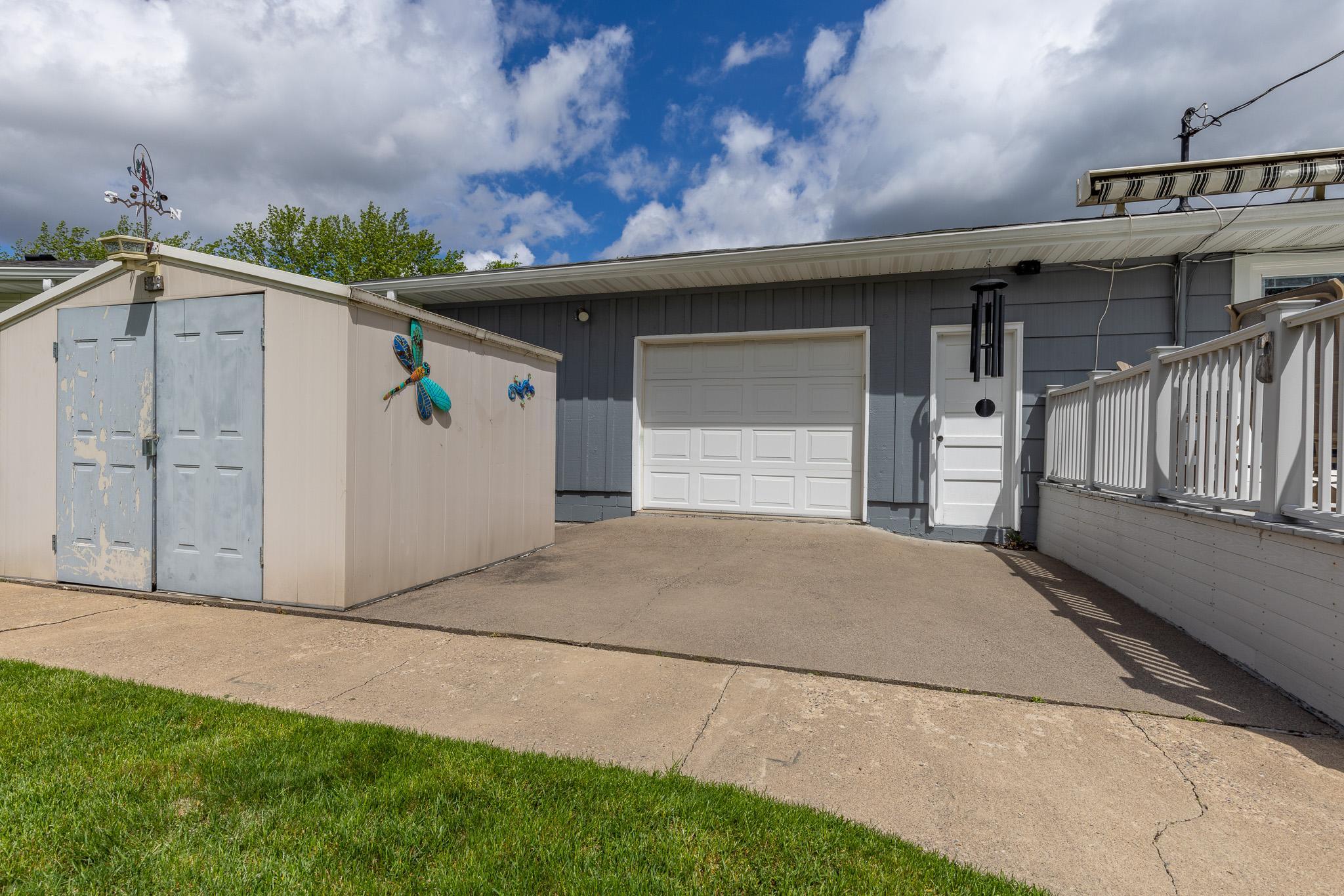 216 Oak Park Drive NE