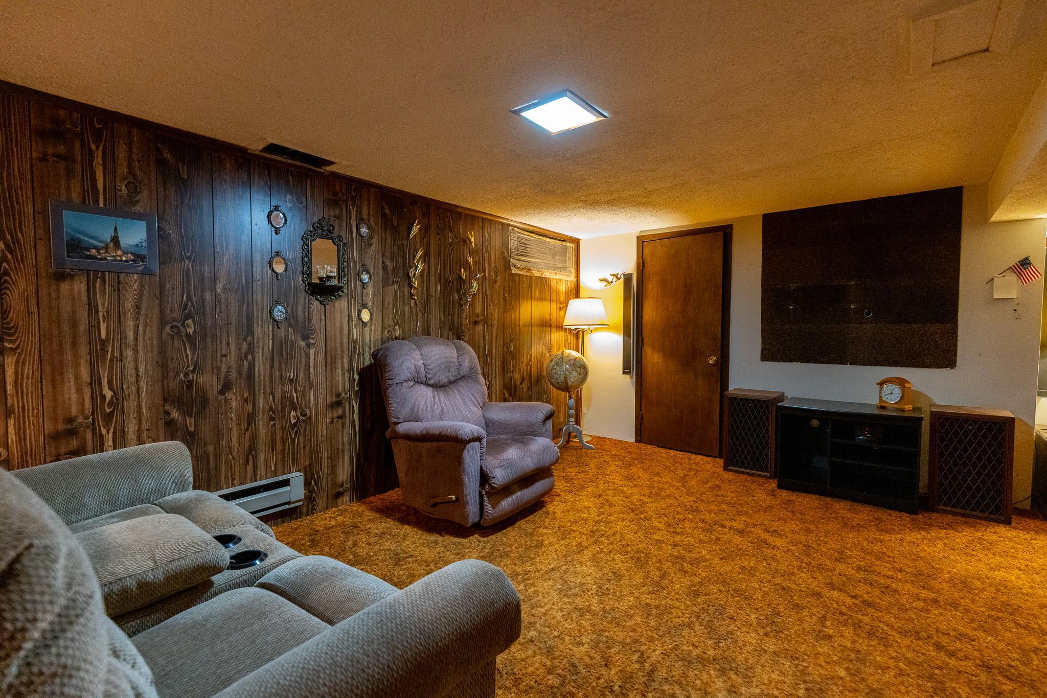 216 Oak Park Drive NE