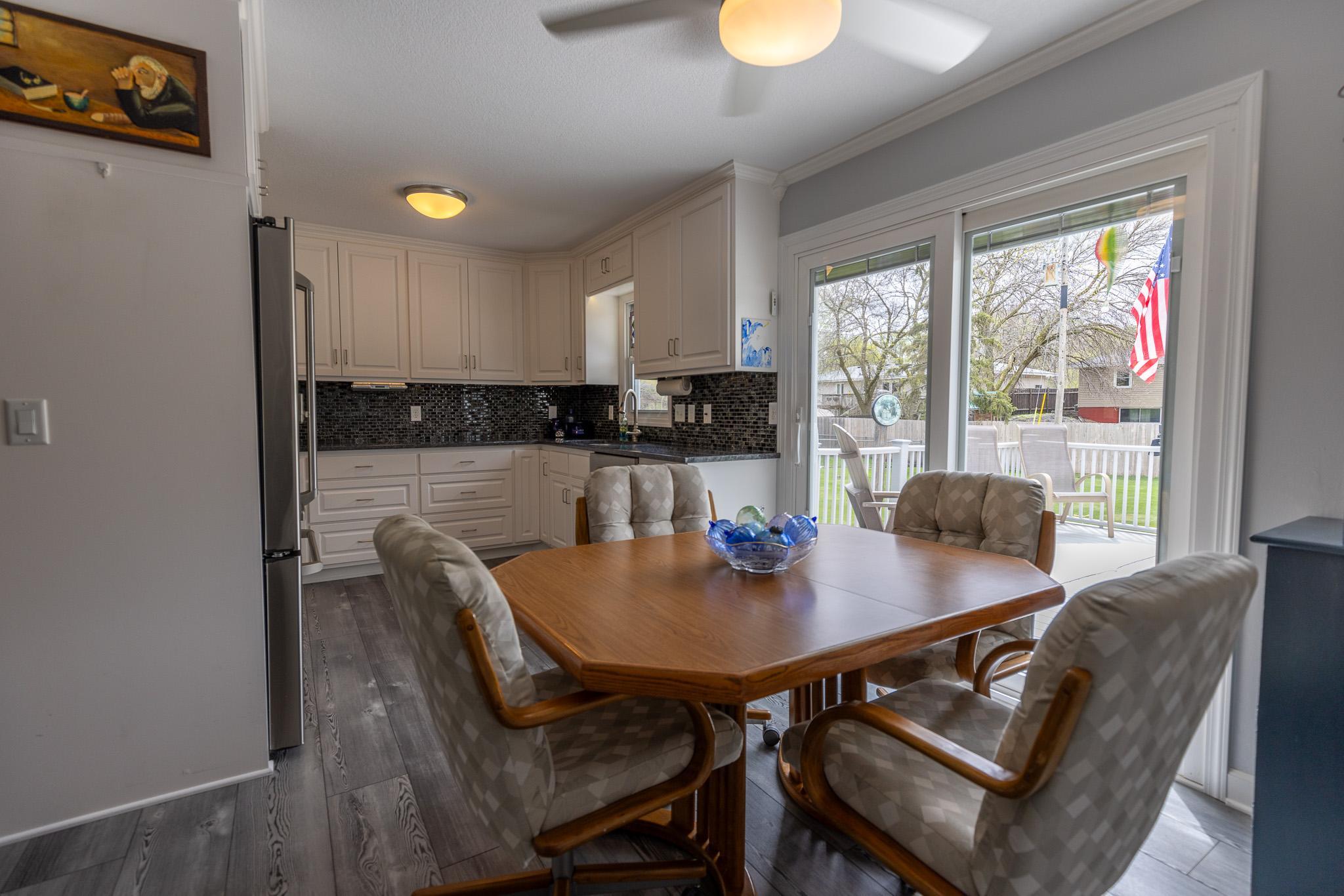 216 Oak Park Drive NE