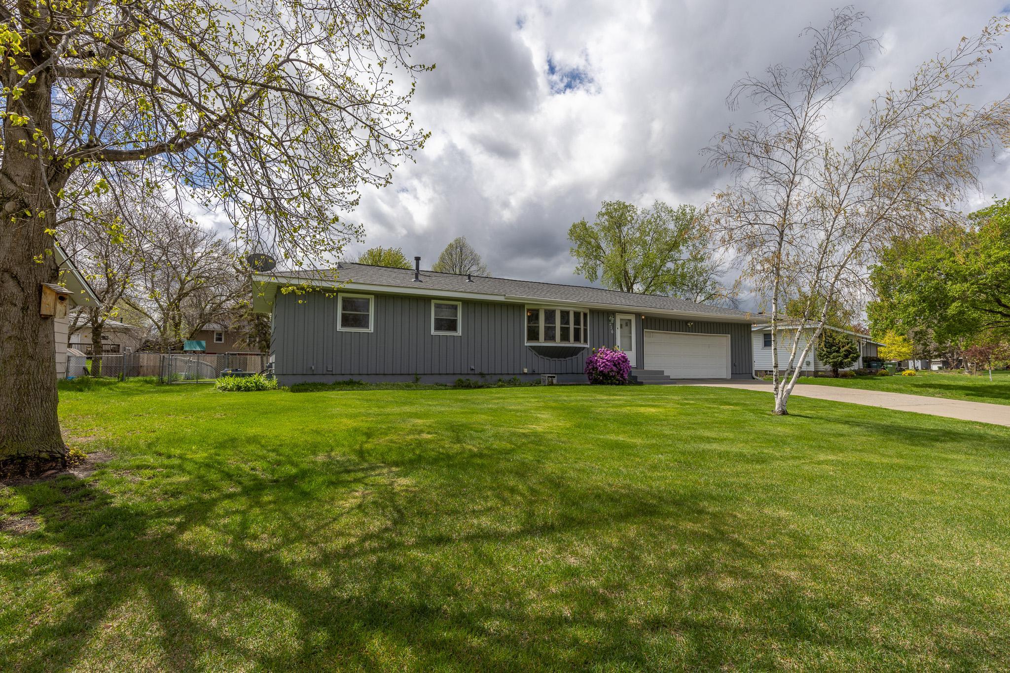 216 Oak Park Drive NE