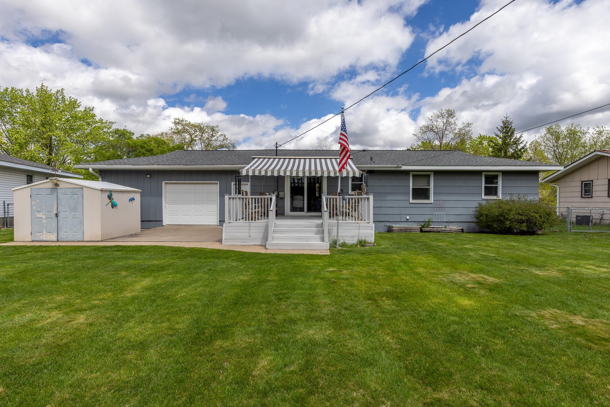 216 Oak Park Drive NE