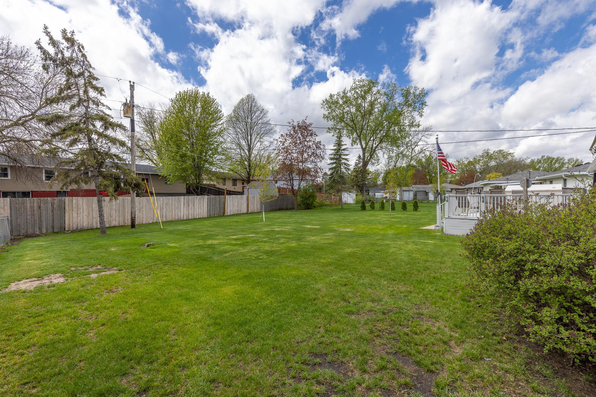 216 Oak Park Drive NE