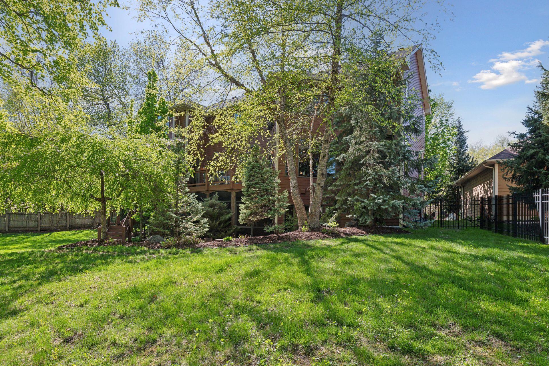 6448 Queensland Lane N