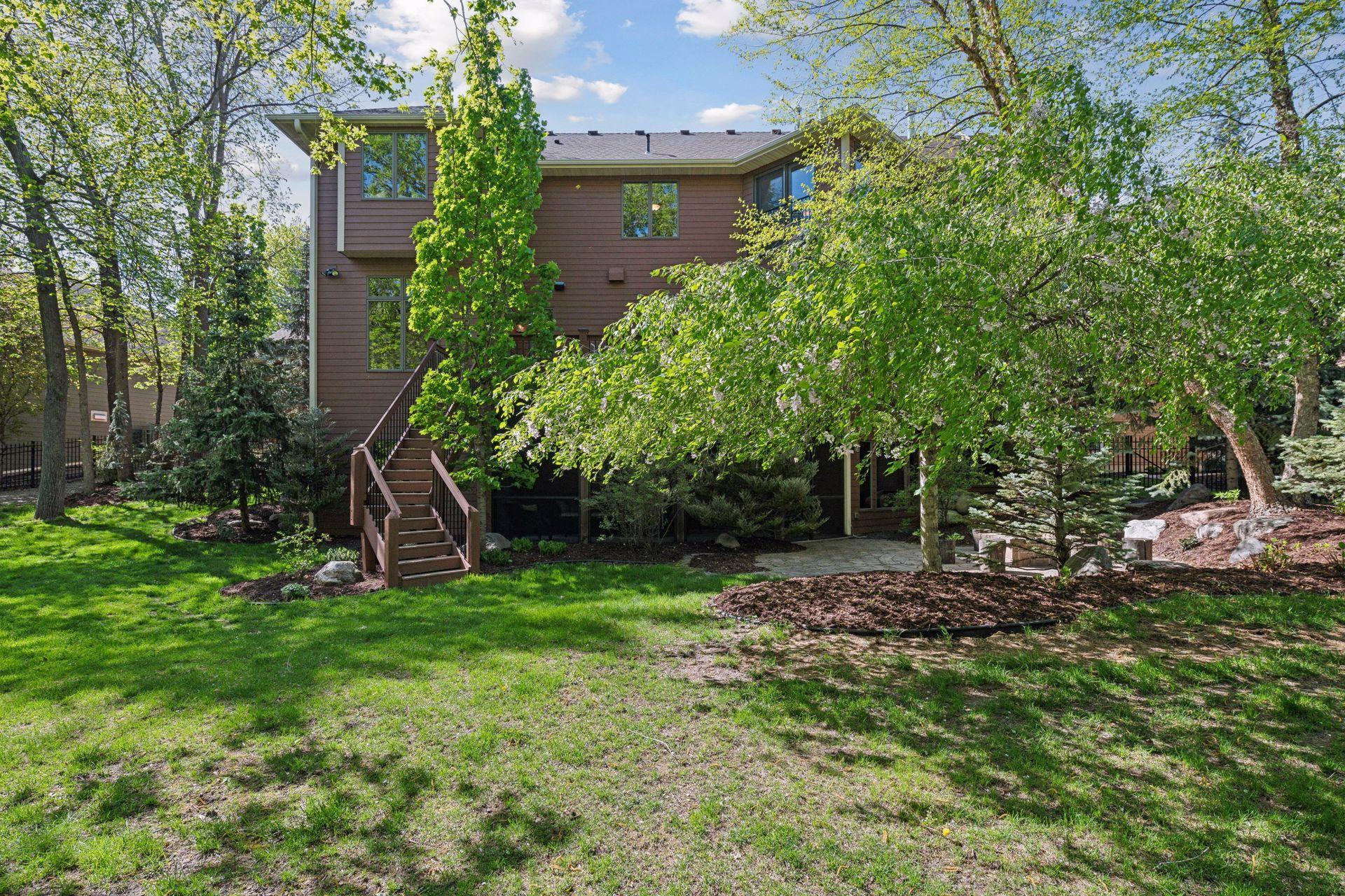 6448 Queensland Lane N
