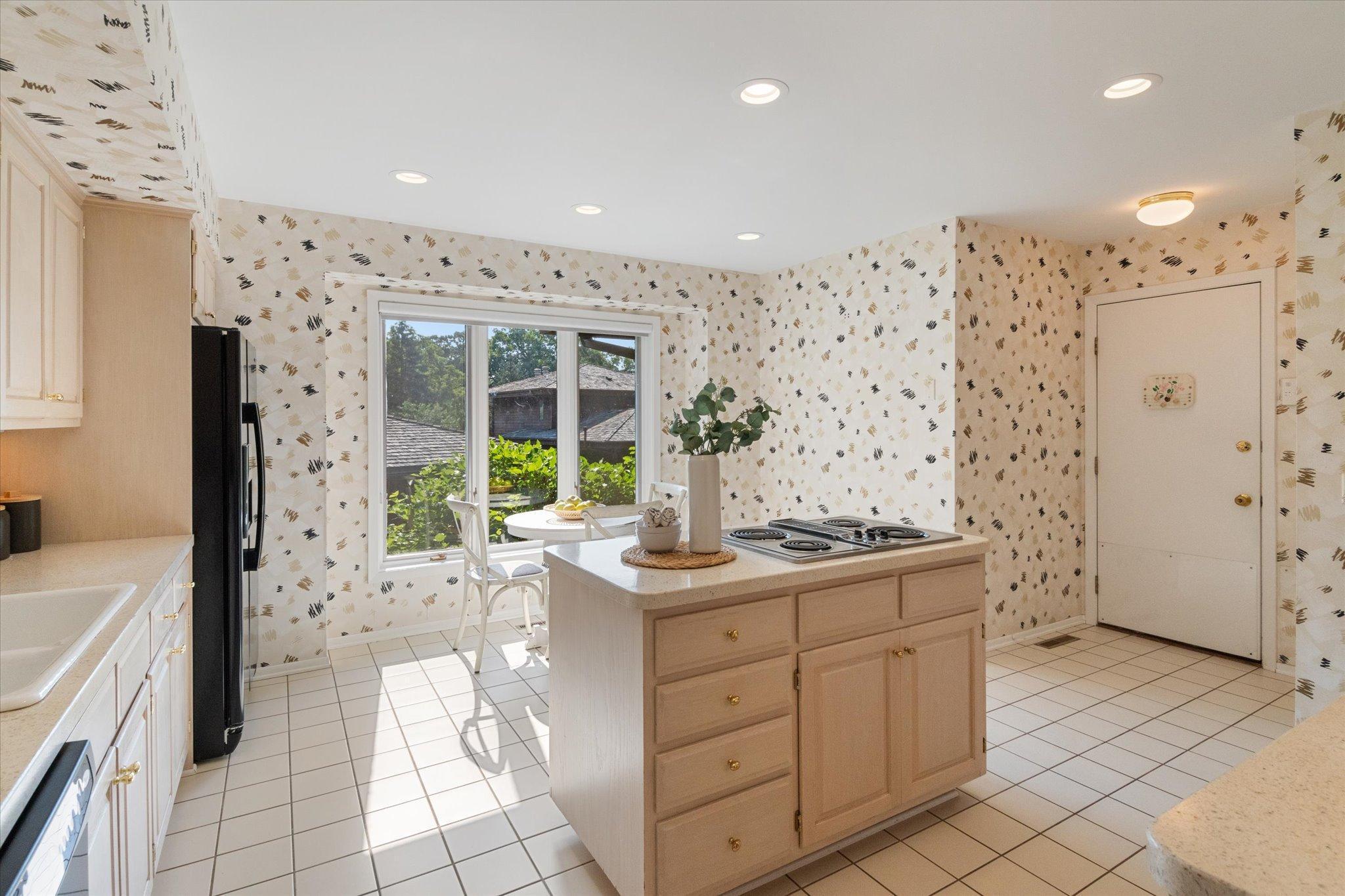 2400 Robin Oak Ridge