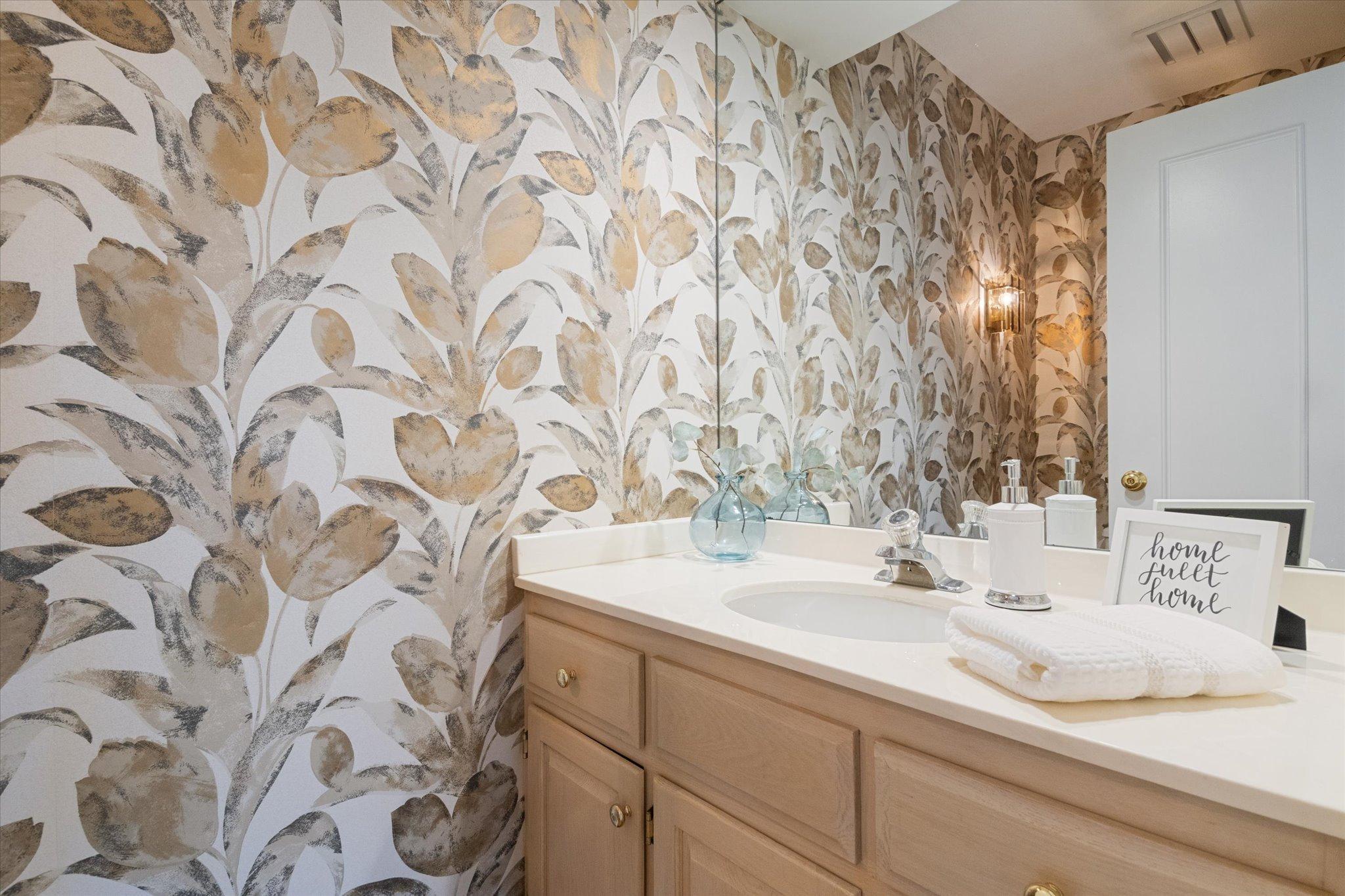 2400 Robin Oak Ridge