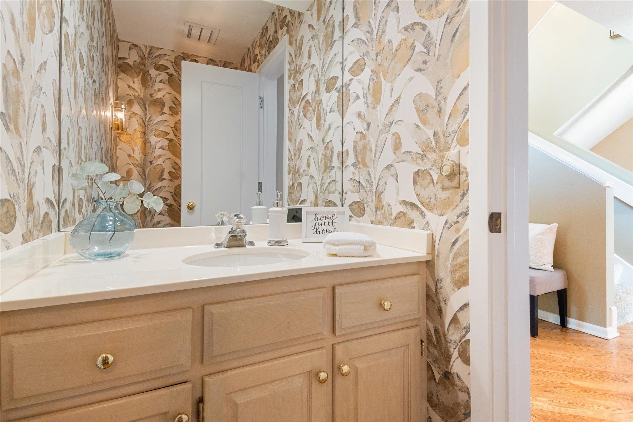 2400 Robin Oak Ridge