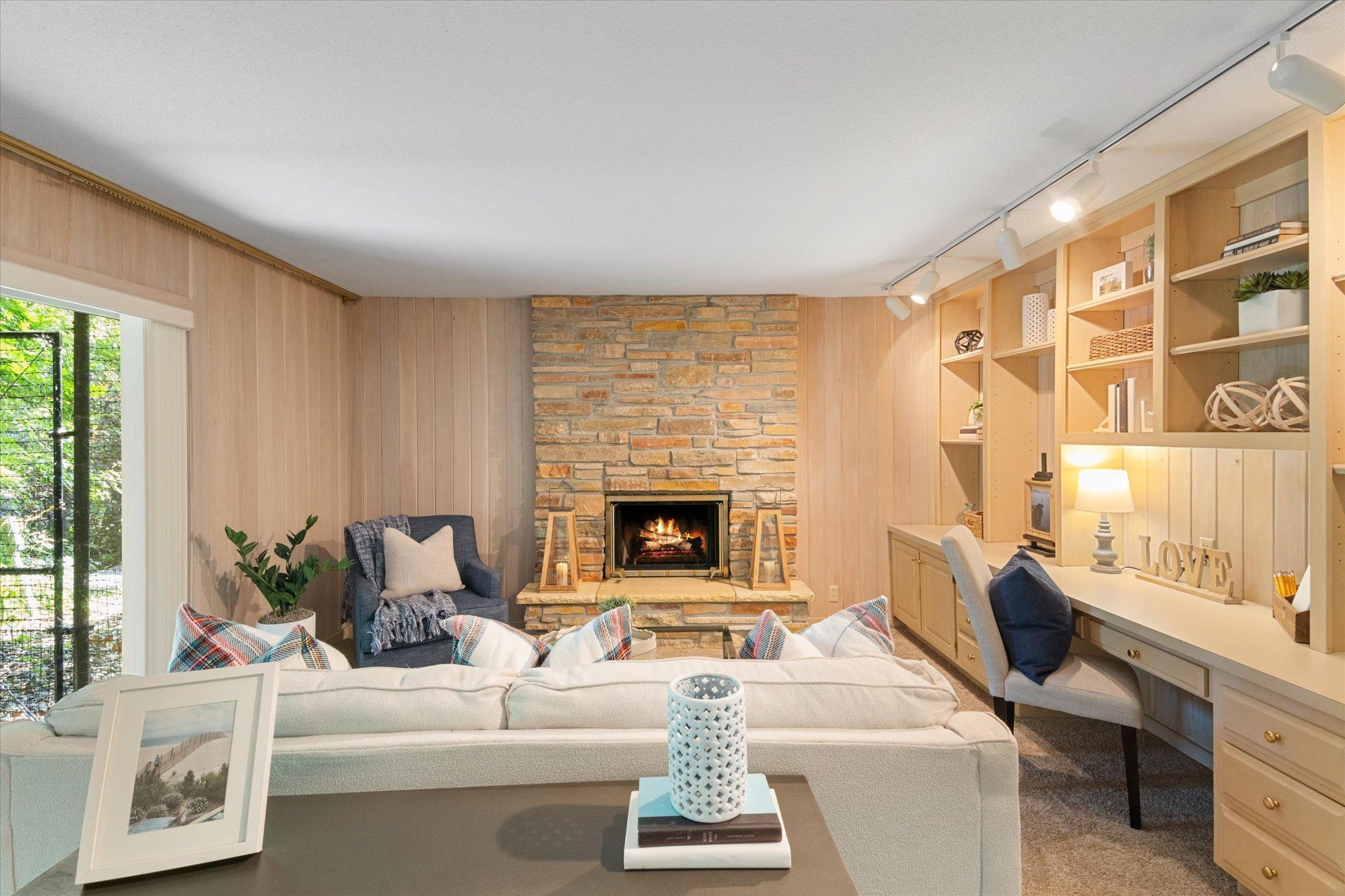 2400 Robin Oak Ridge