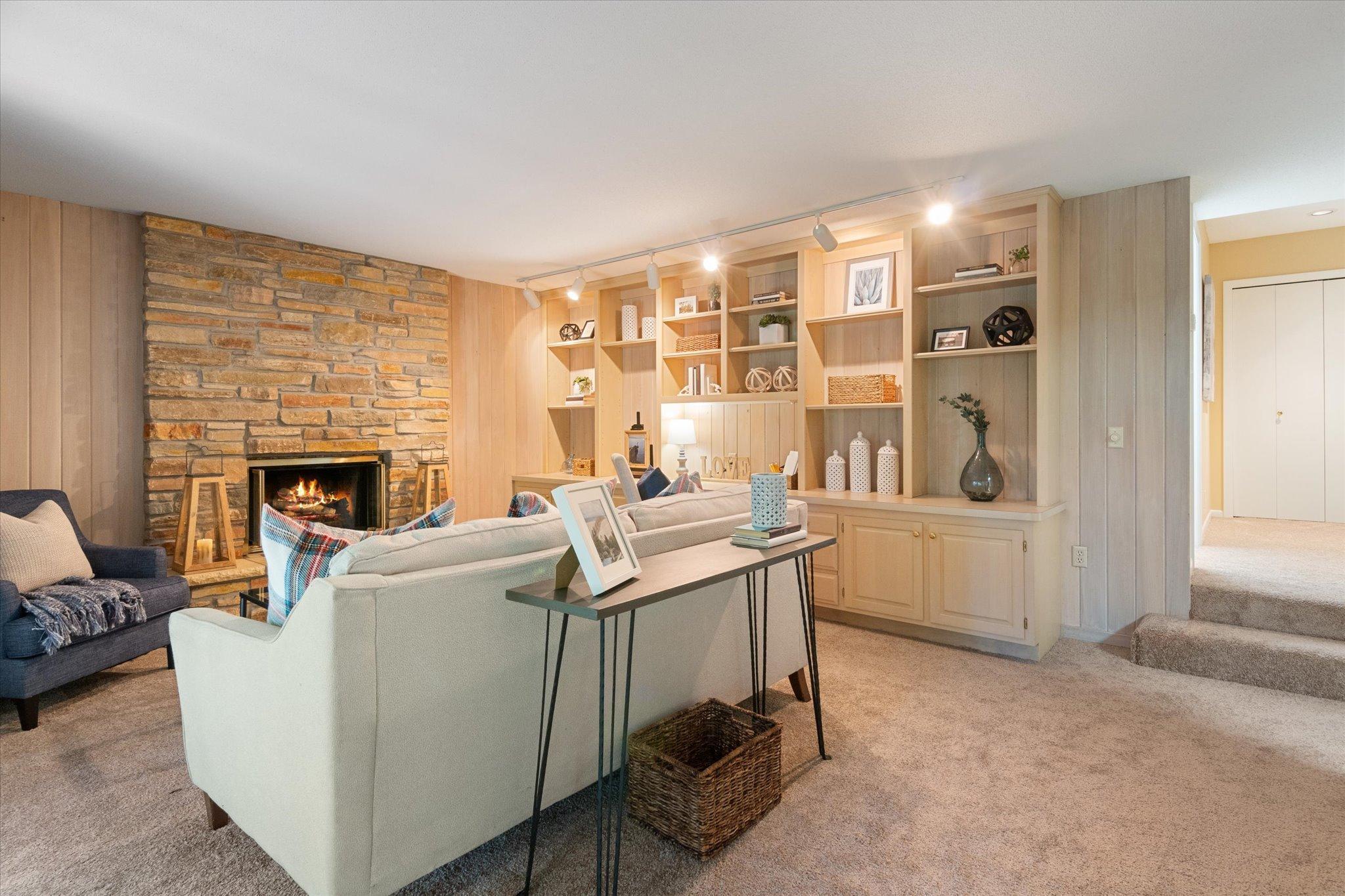 2400 Robin Oak Ridge