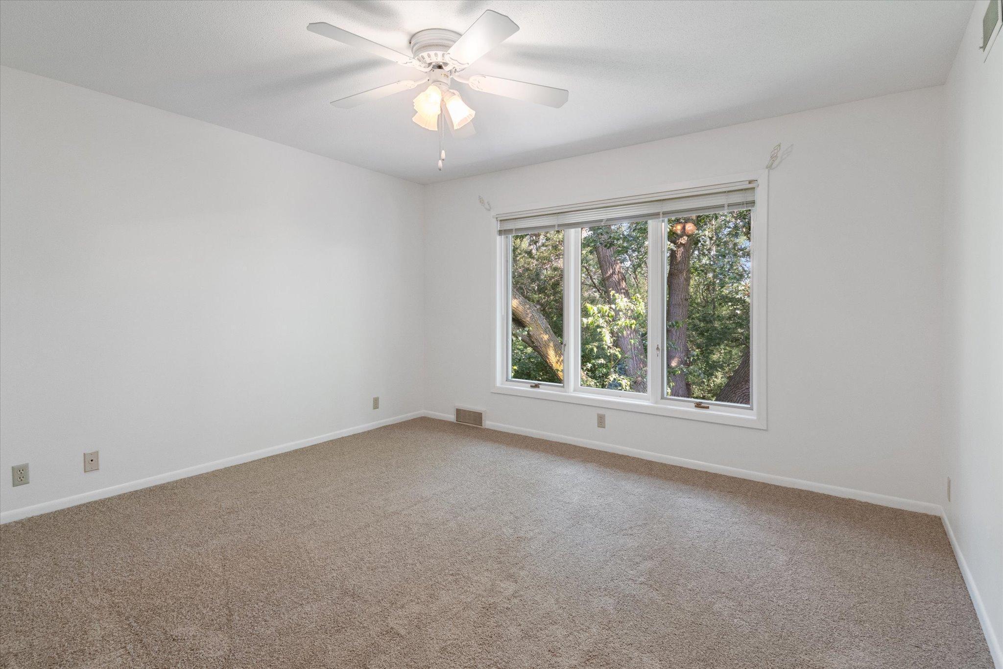 2400 Robin Oak Ridge