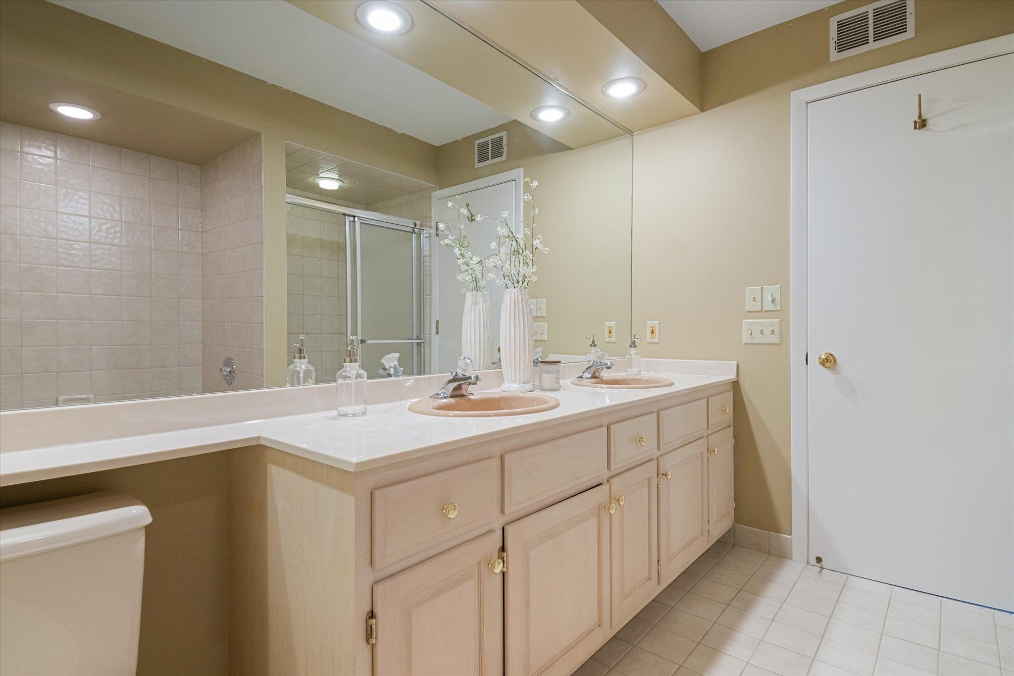 2400 Robin Oak Ridge