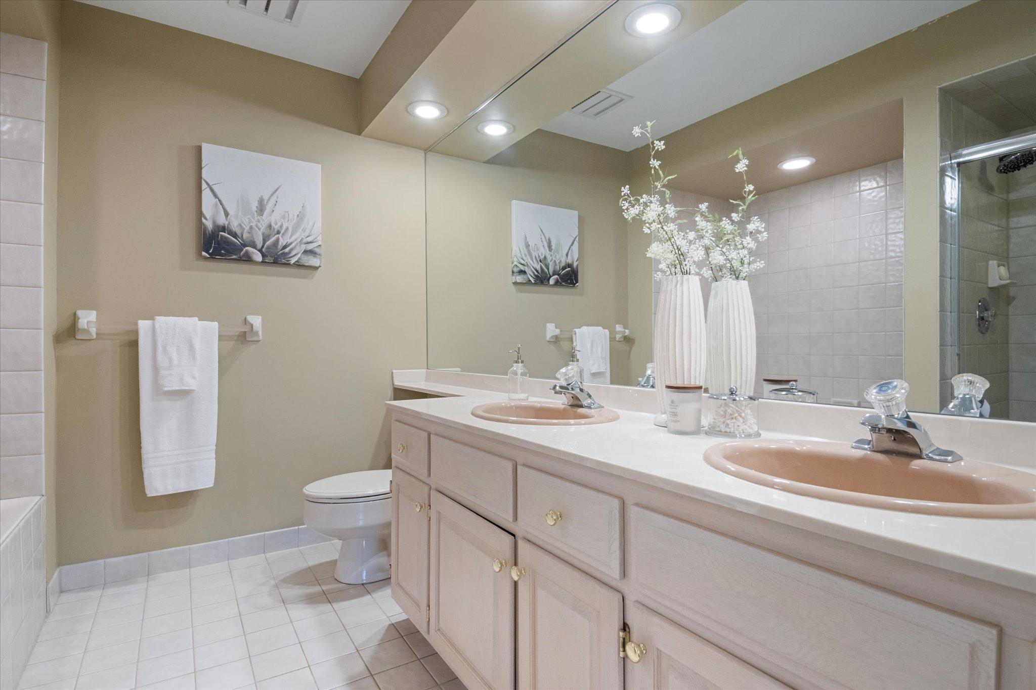 2400 Robin Oak Ridge