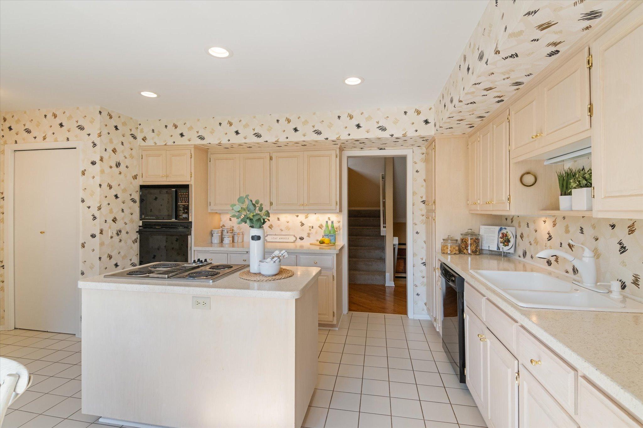 2400 Robin Oak Ridge