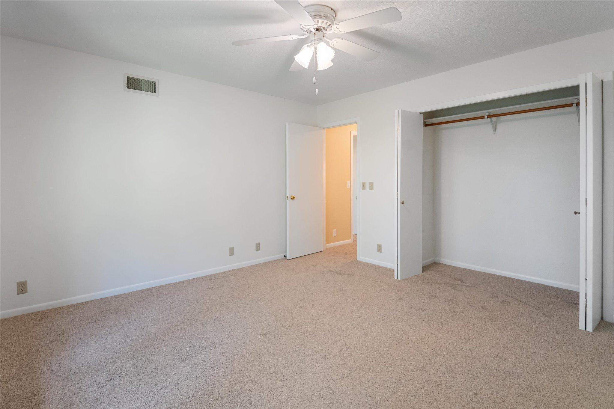 2400 Robin Oak Ridge