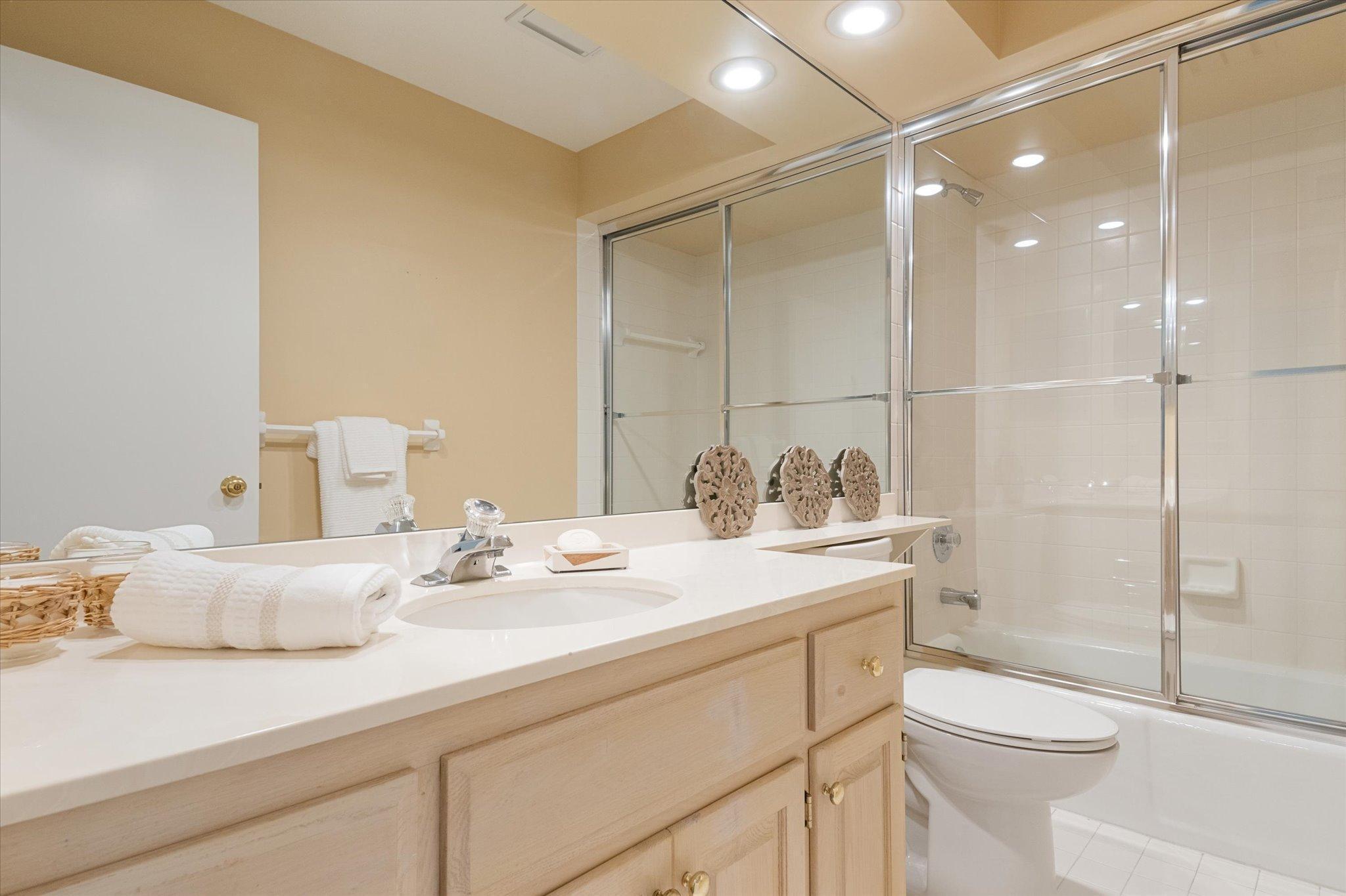 2400 Robin Oak Ridge