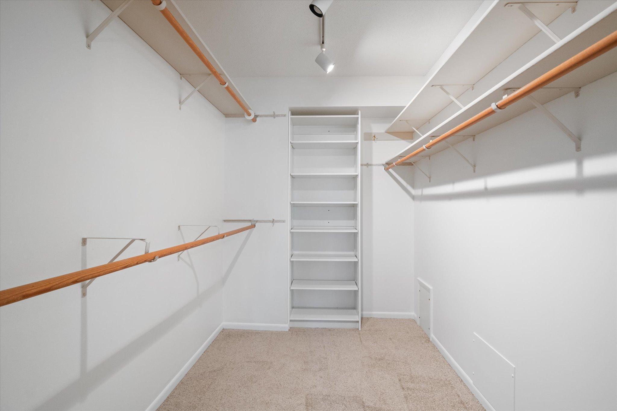 2400 Robin Oak Ridge