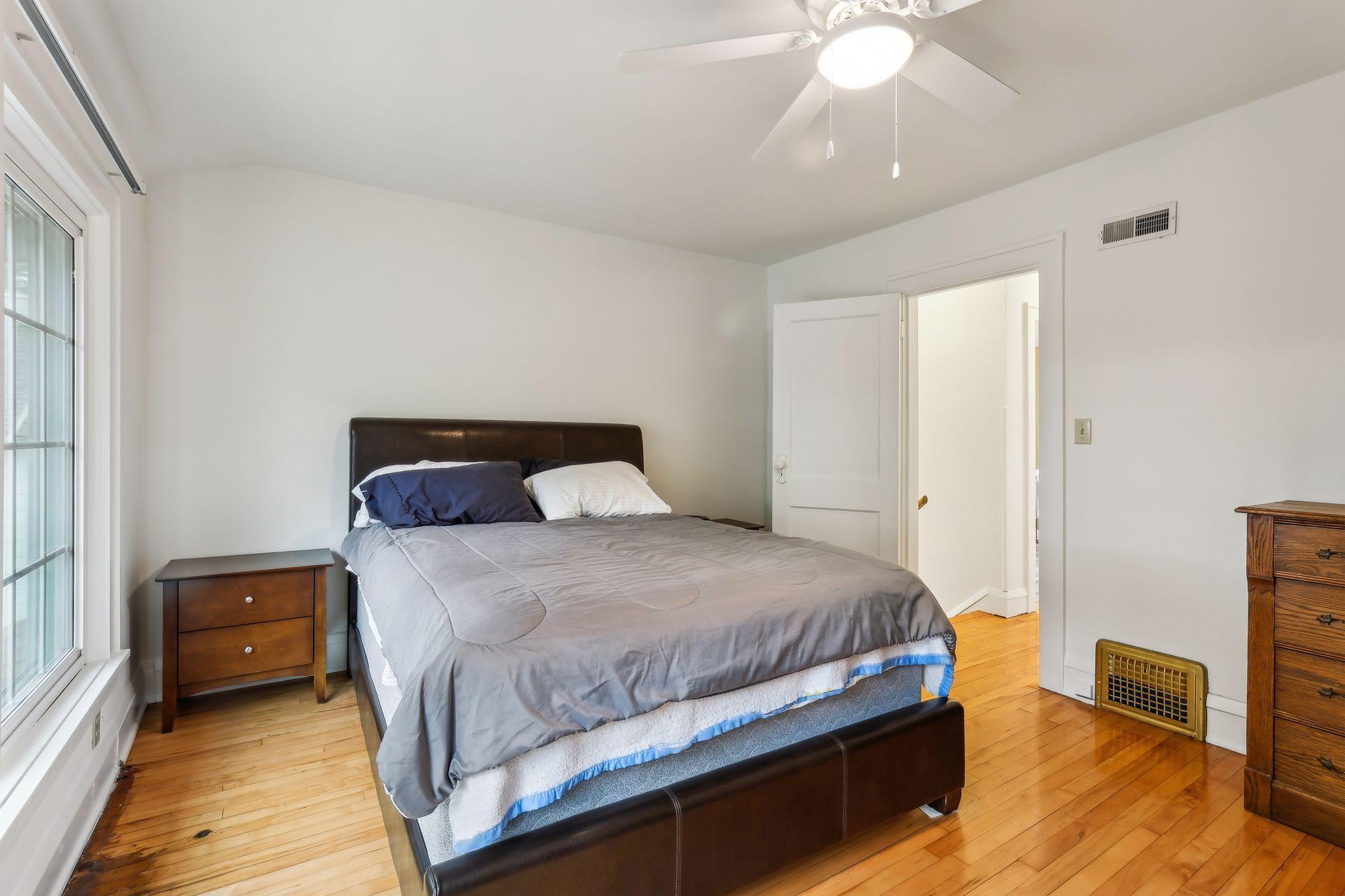 1710 Grand Street NE