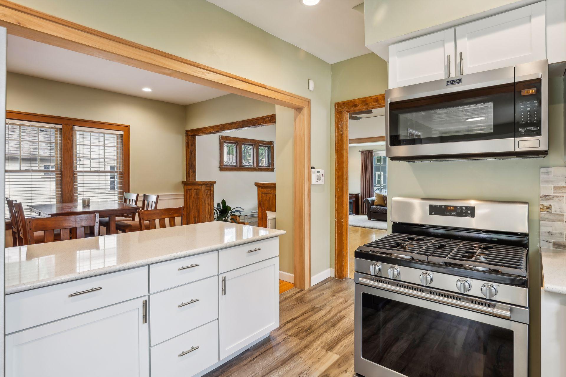 1710 Grand Street NE