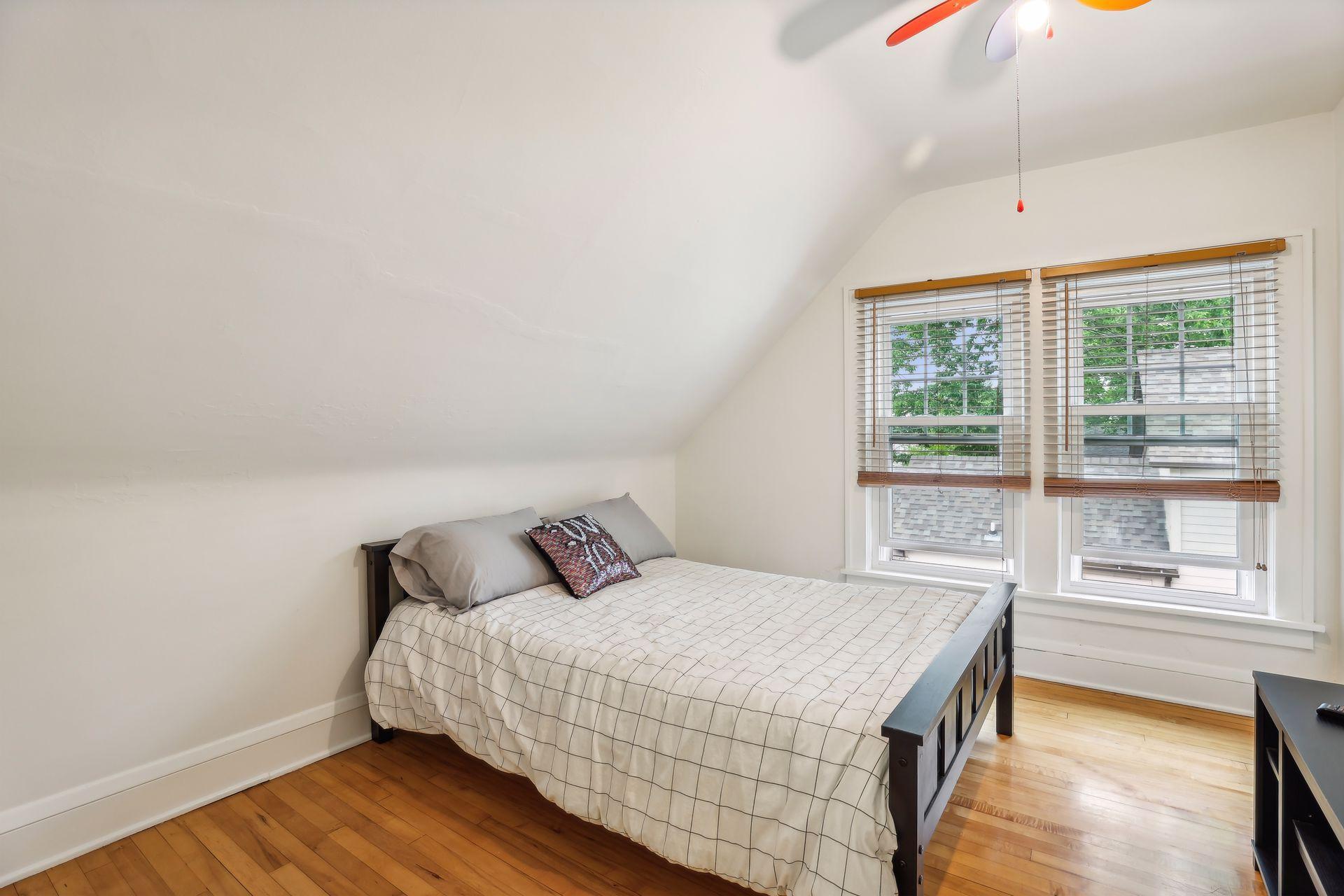 1710 Grand Street NE