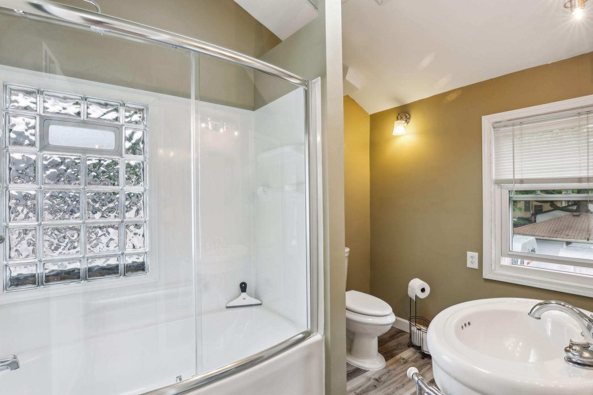 1710 Grand Street NE