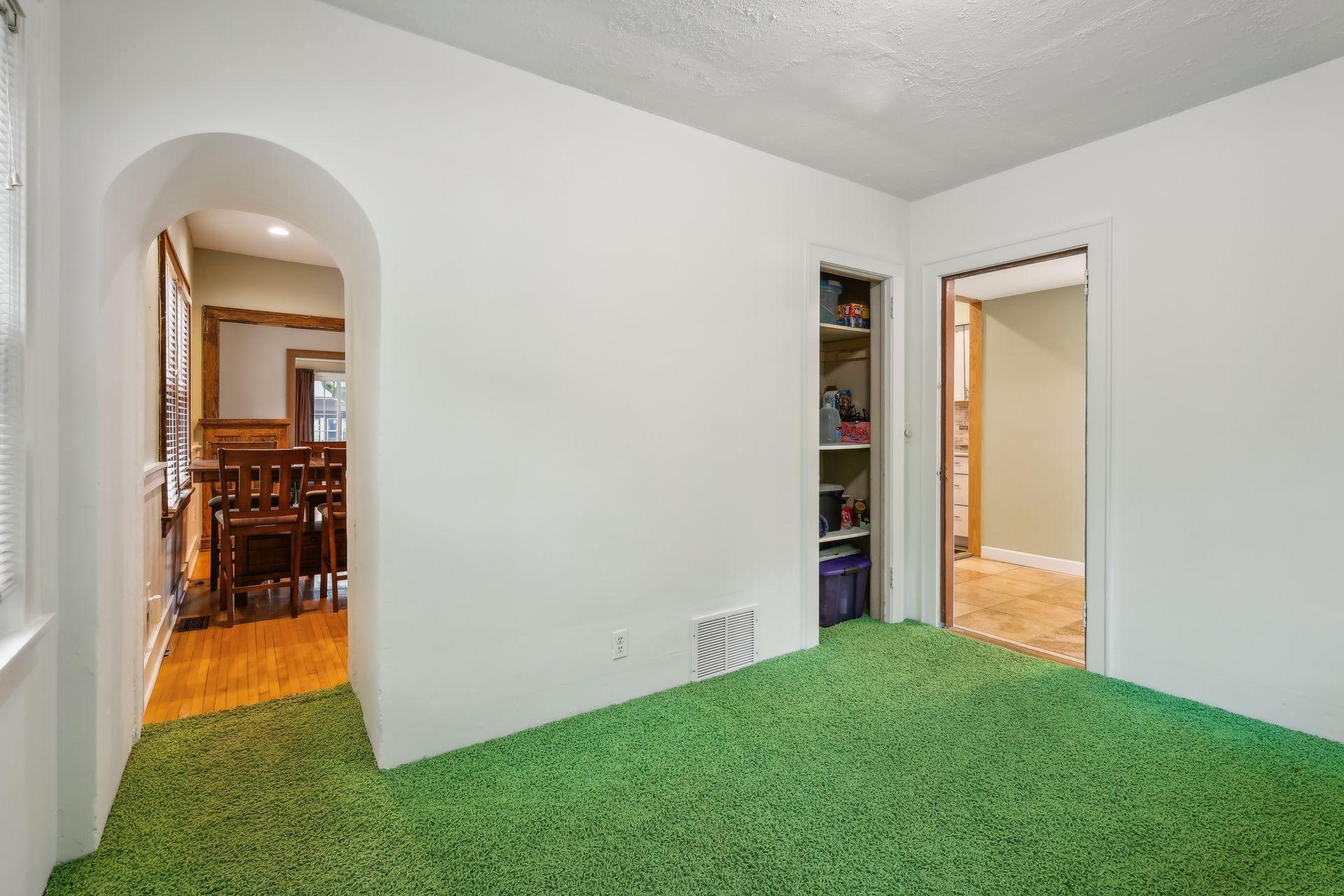 1710 Grand Street NE