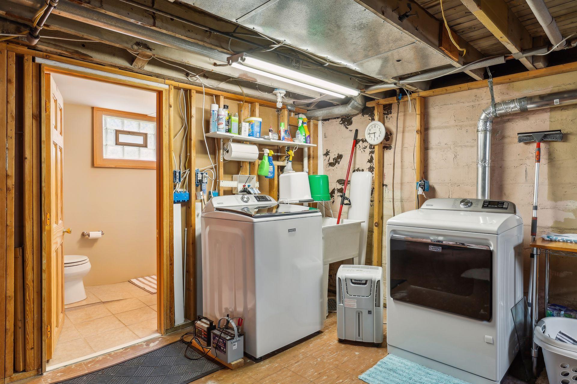 1710 Grand Street NE