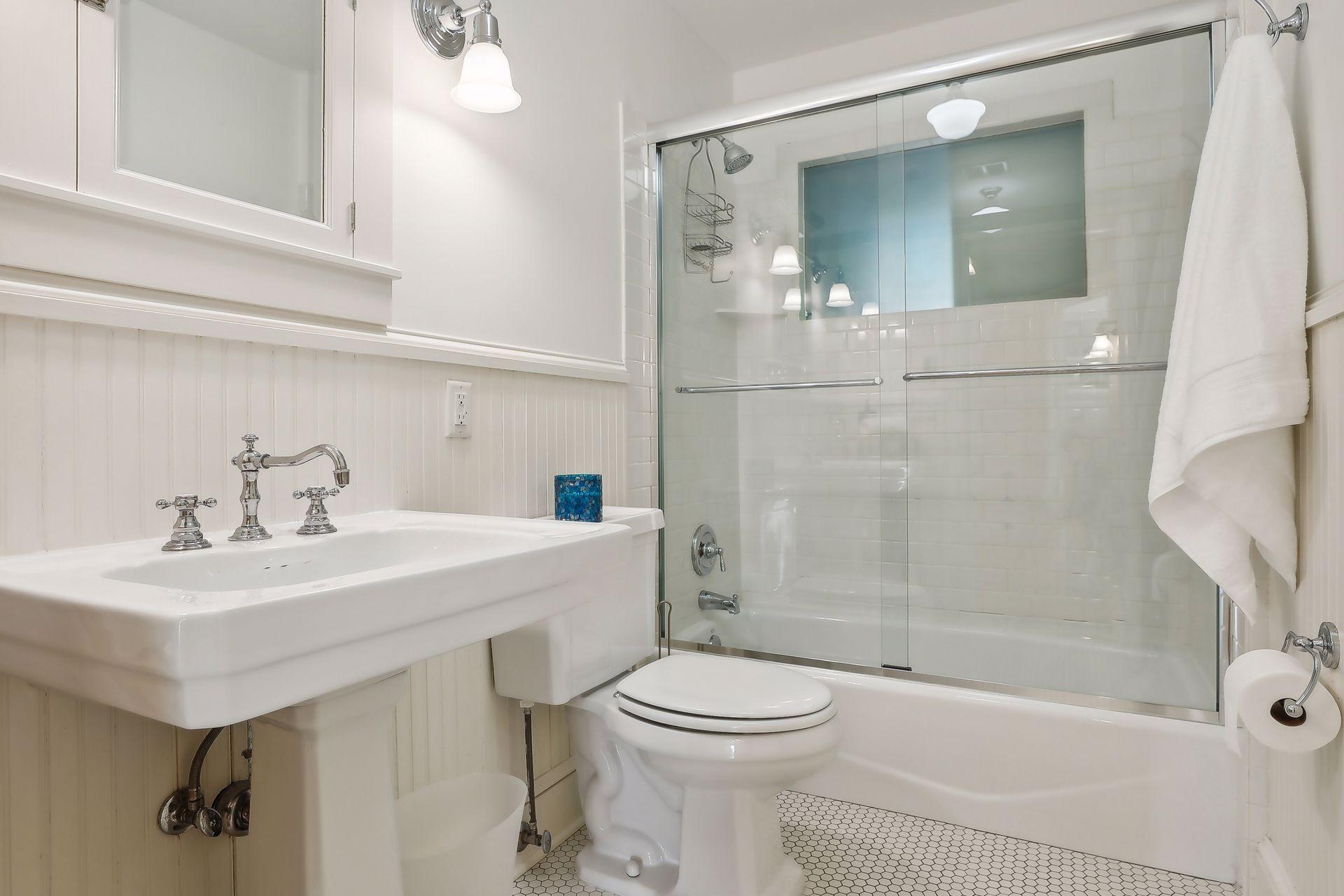 2521 Irving Avenue S