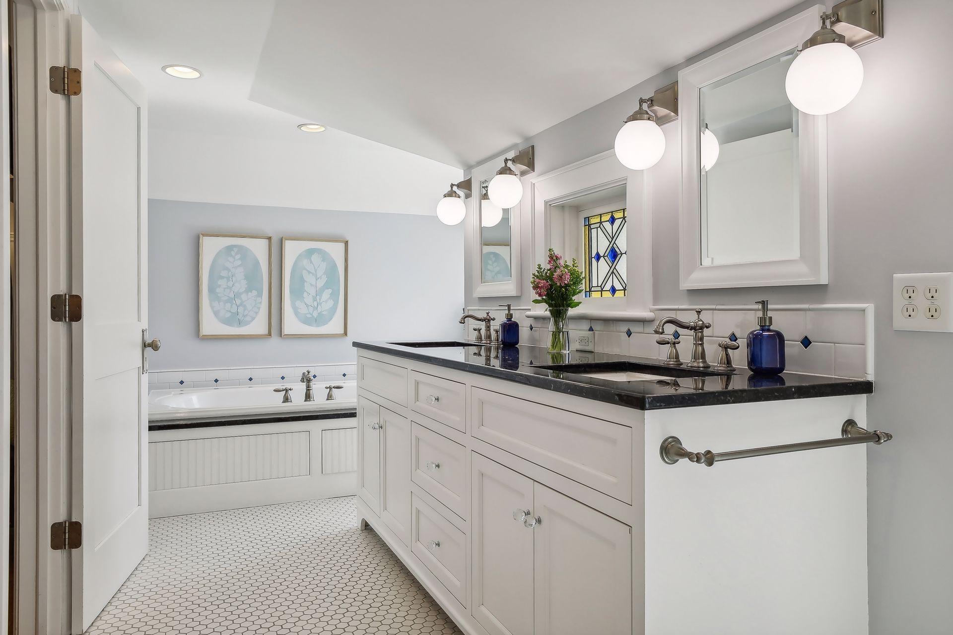 2521 Irving Avenue S