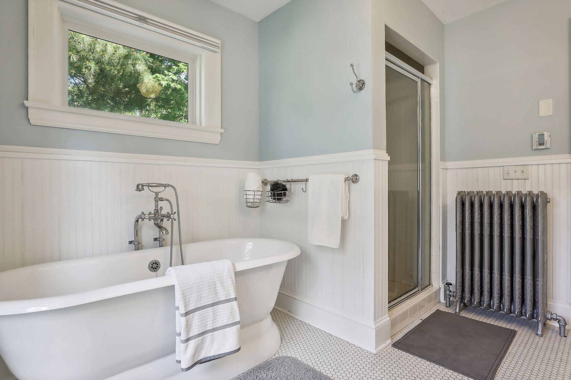 2521 Irving Avenue S